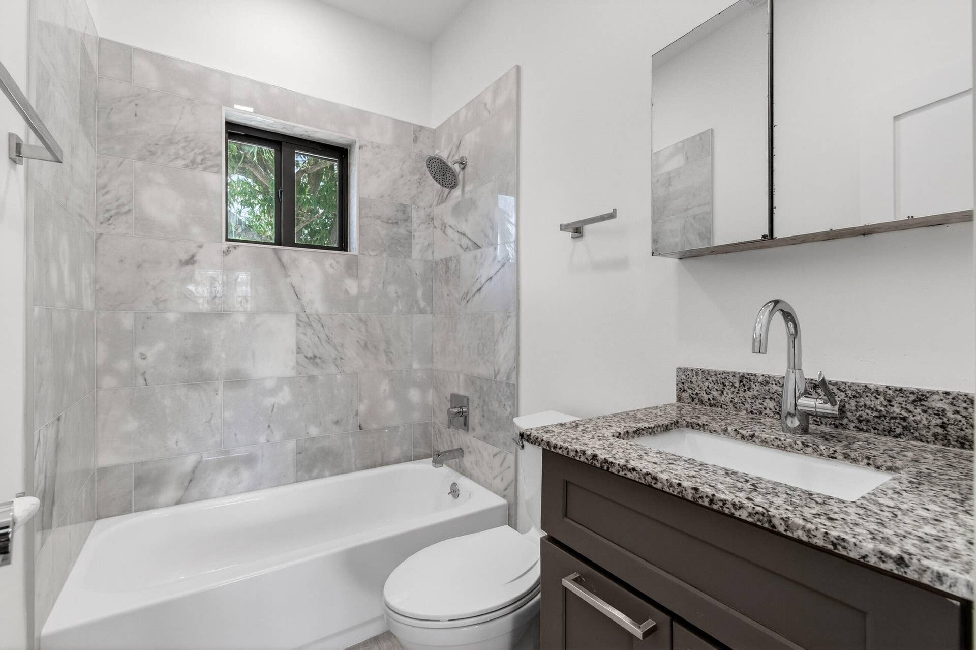 517 NW 1st Street, Delray Beach, FL 33444 Guest Bathroom