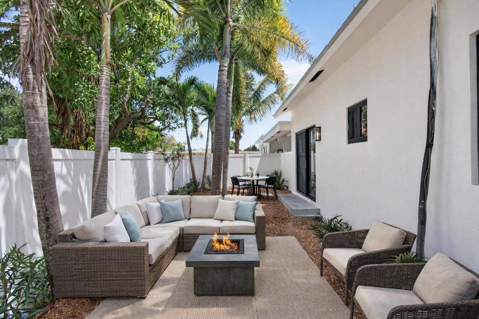 517 NW 1st Street, Delray Beach, FL 33444 Virtually Staged yard