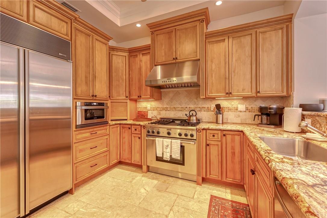 Gas Range Chef's Kitchen