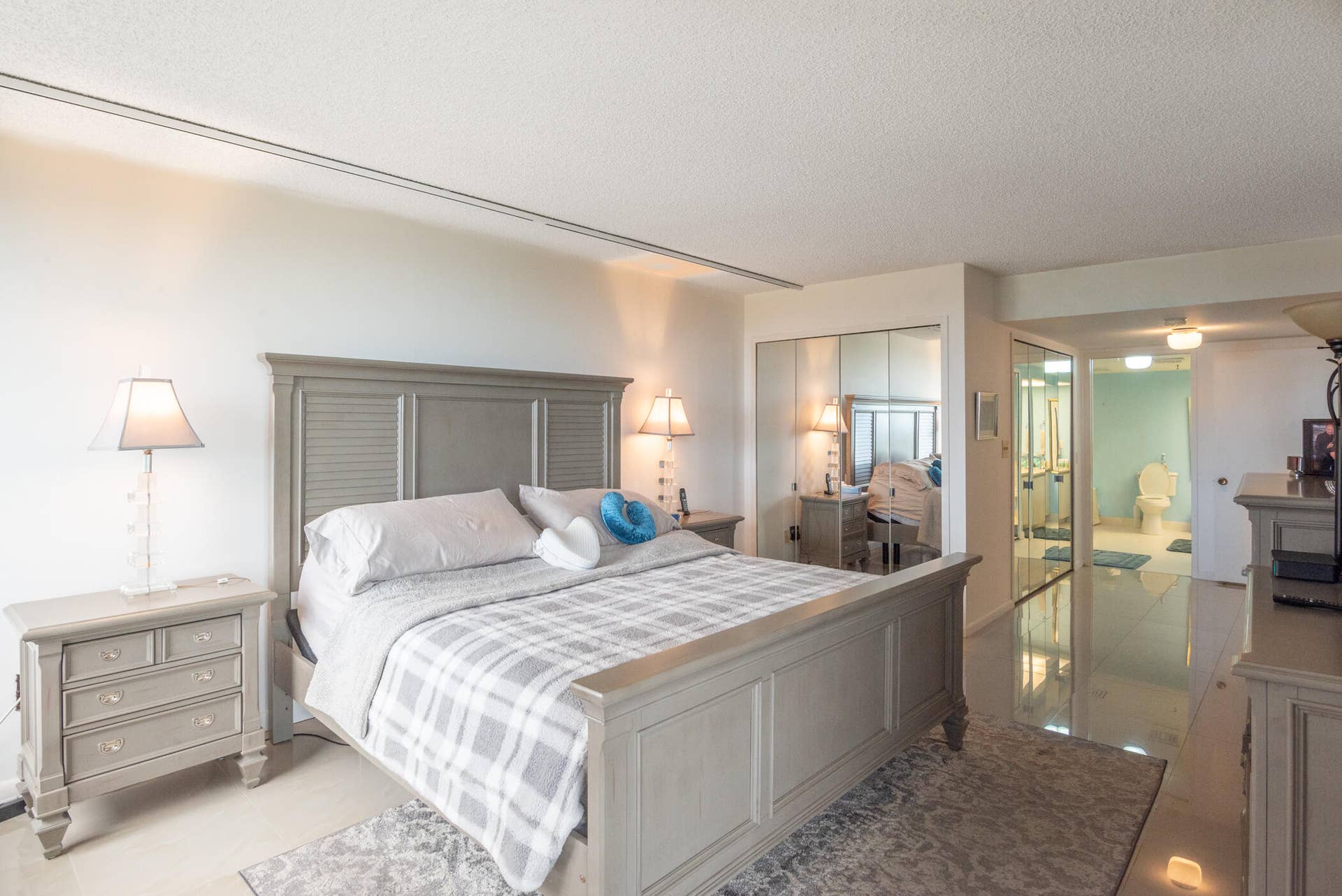 2480 Presidential Way 1103-026