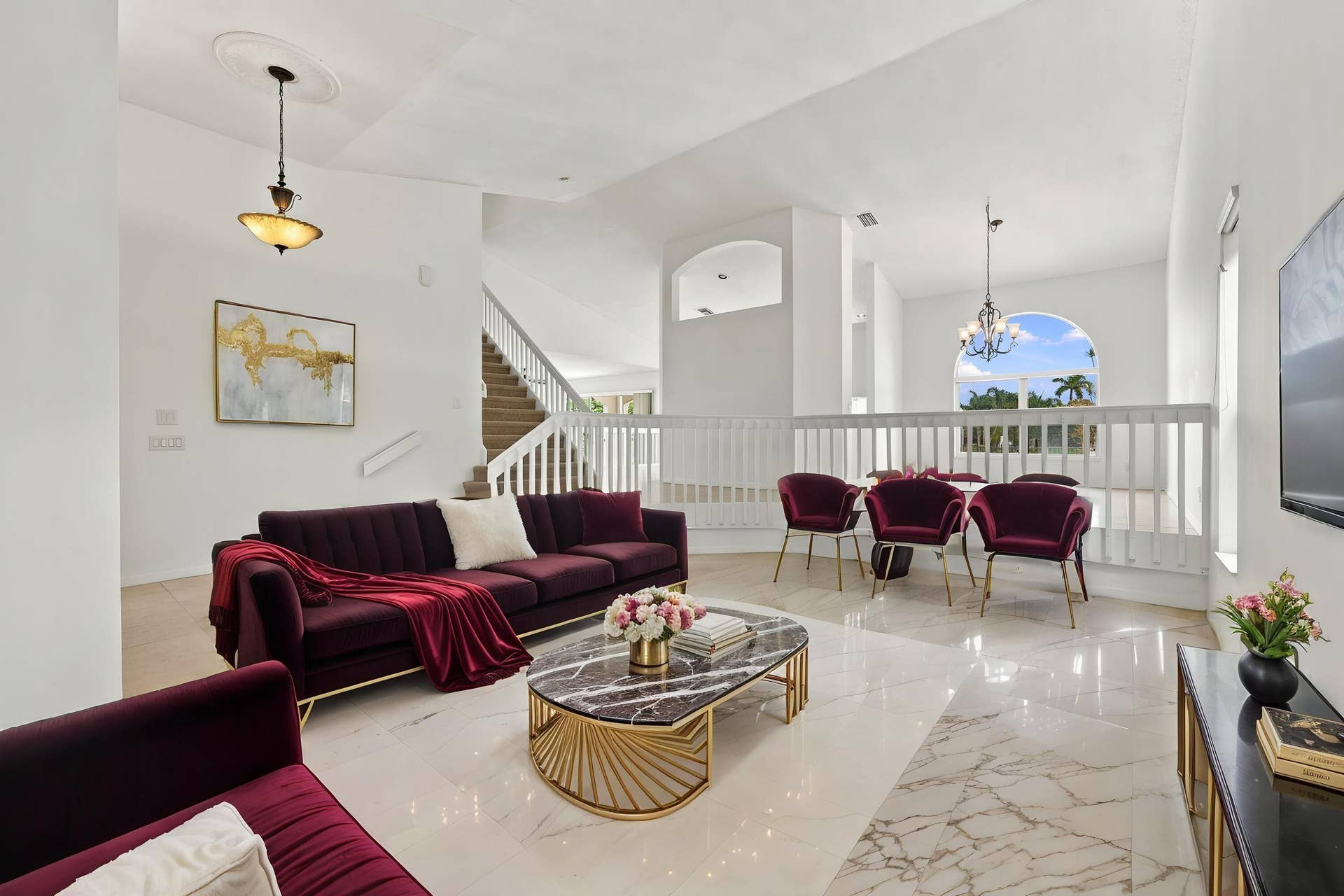10671 St Thomas Drive, Boca Raton, FL 33498 A beautiful combination of soaring ceilings, expansive living space, and architectural details offers endless possibilities for entertaining and everyday comfort.