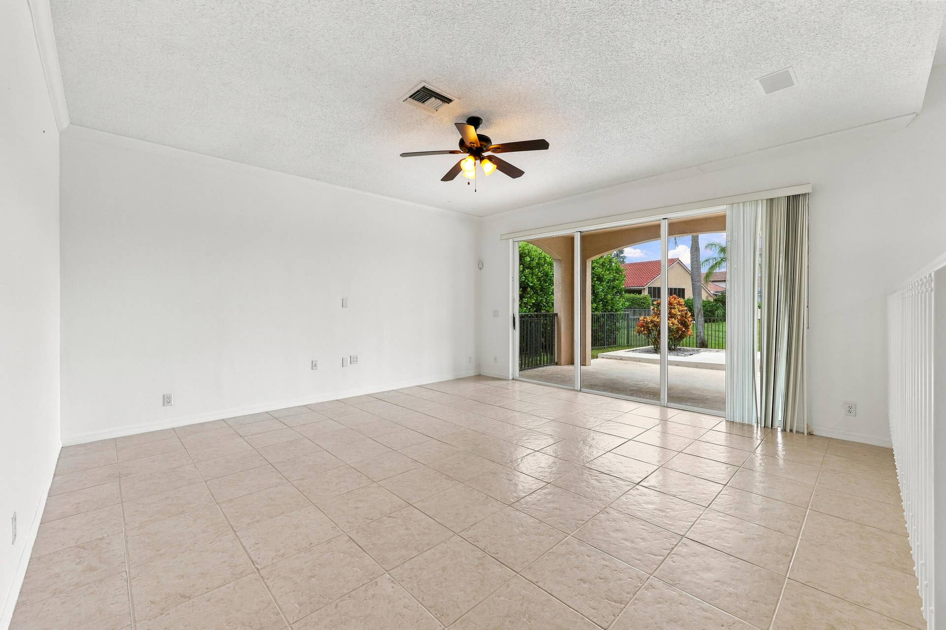 10671 St Thomas Drive, Boca Raton, FL 33498 An impressive combination of high ceilings band architectural details creates a wonderful space for entertaining and everyday enjoyment.