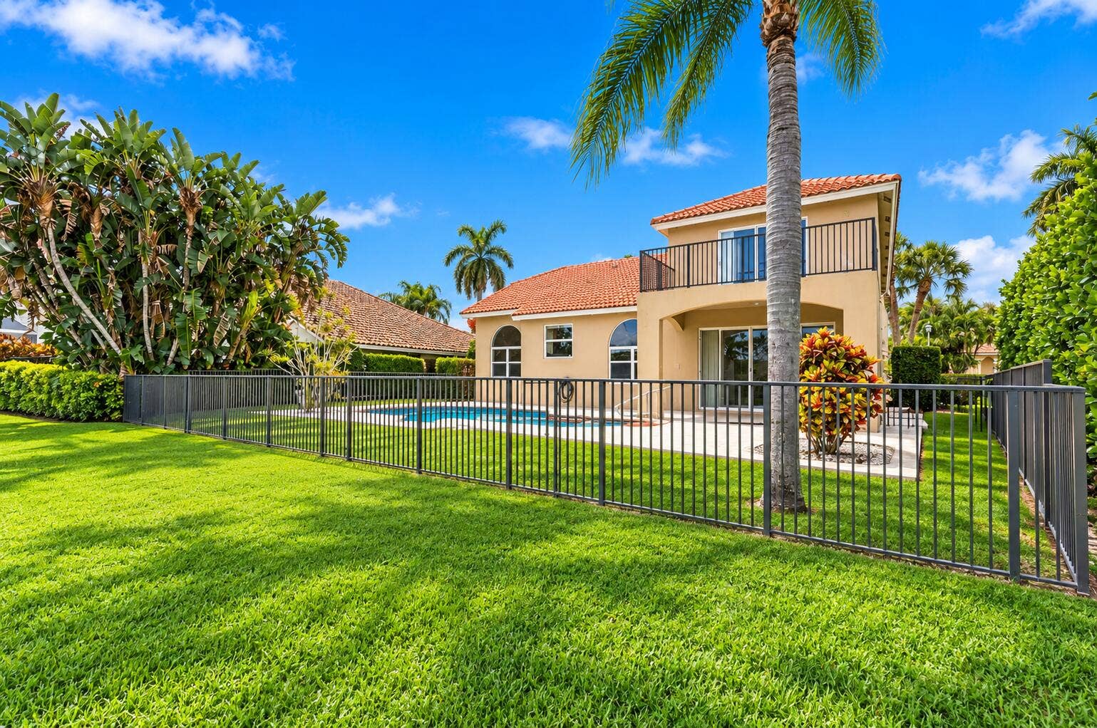 10671 St Thomas Drive, Boca Raton, FL 33498 From the moment you arrive, you'll appreciate the home's commanding presence, generous proportions, and exceptional potential.