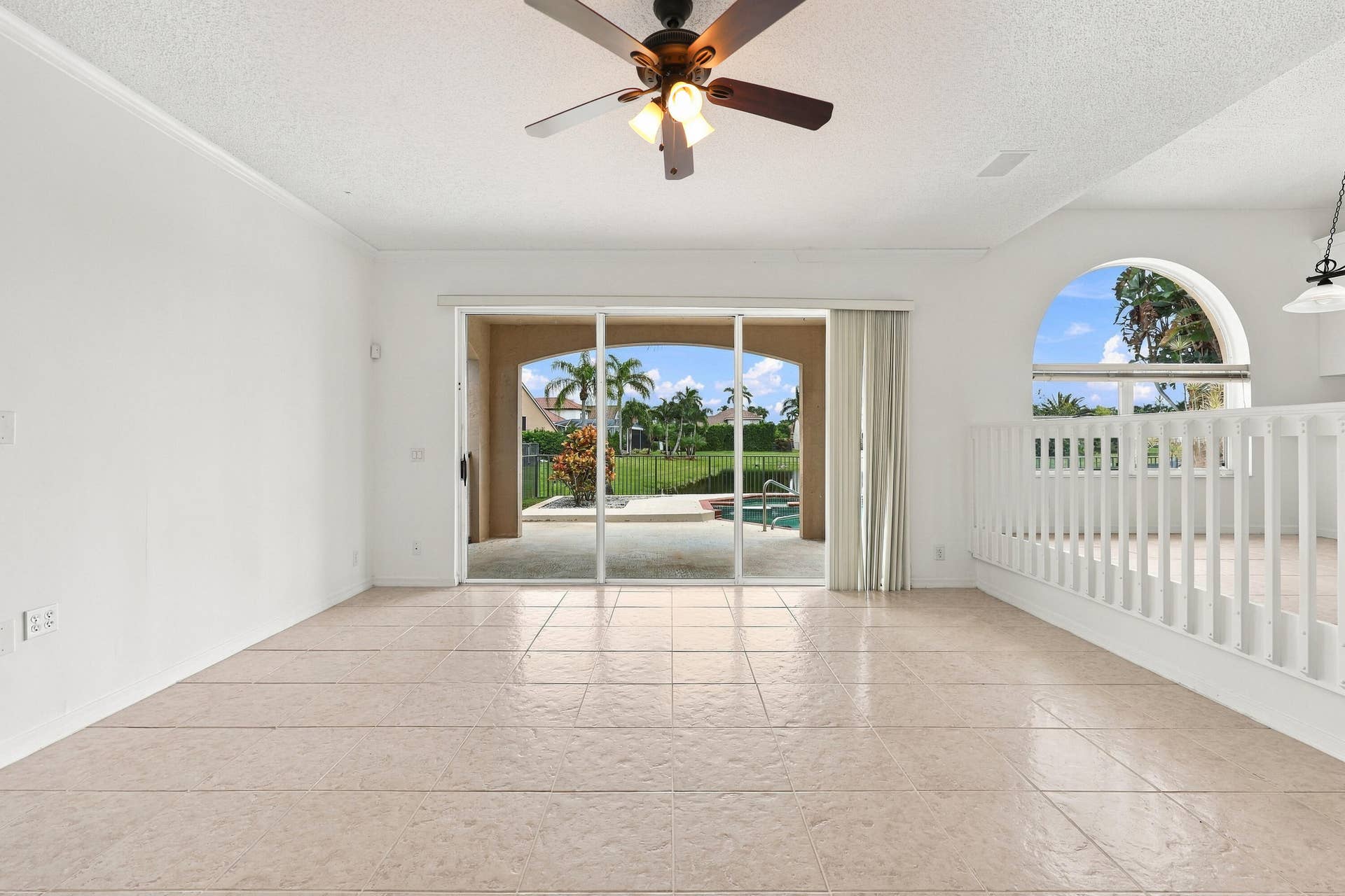 10671 St Thomas Drive, Boca Raton, FL 33498 An impressive combination of high ceilings band architectural details creates a wonderful space for entertaining and everyday enjoyment.