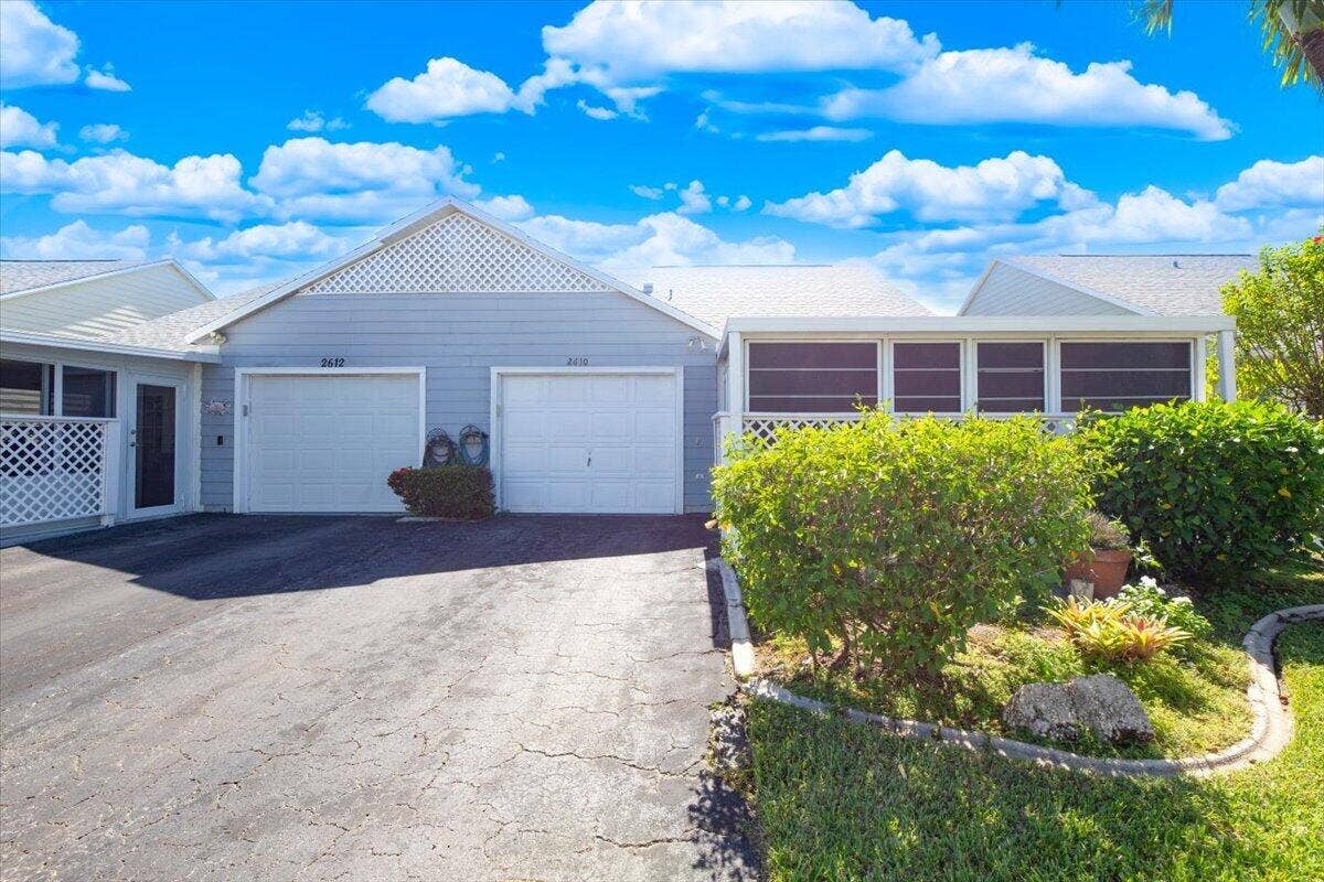 2610 SE Tropical E Circle, Port St Lucie, FL 34952 Front exterior