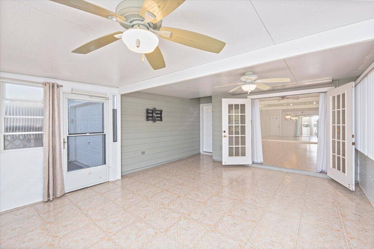 2610 SE Tropical E Circle, Port St Lucie, FL 34952 Entry -living area