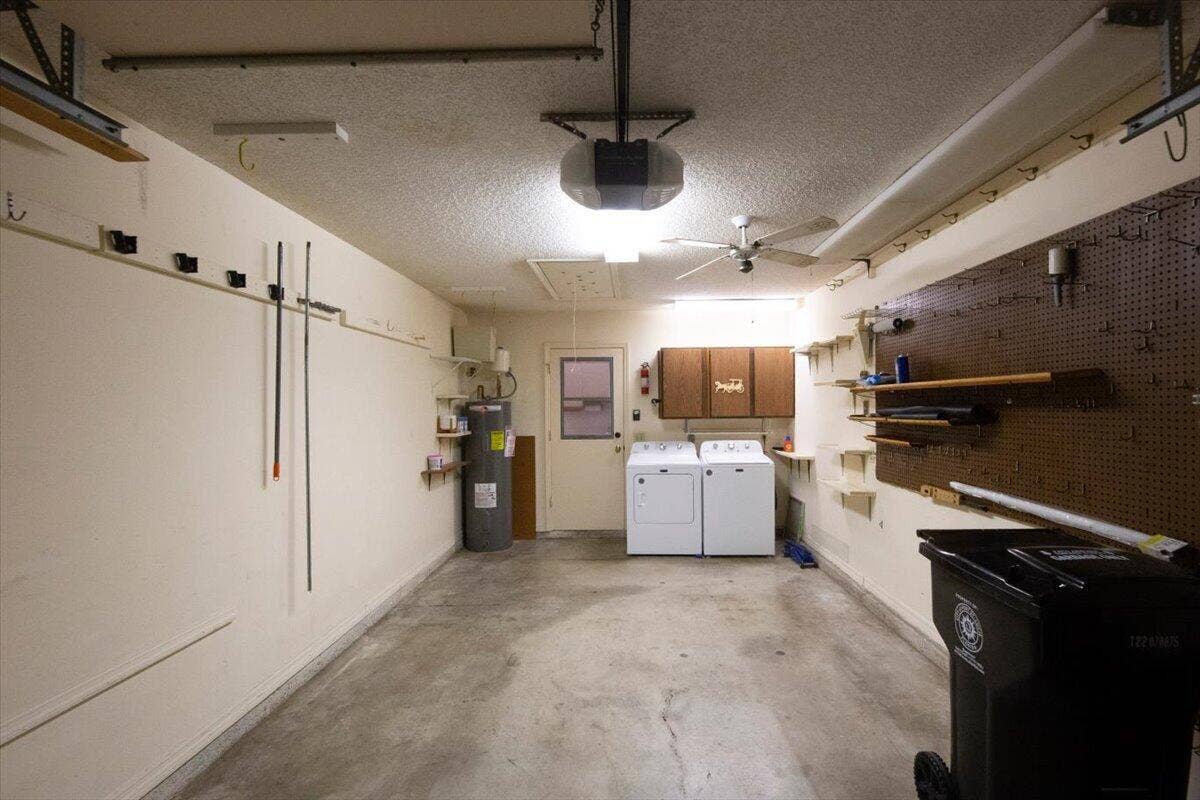 2610 SE Tropical E Circle, Port St Lucie, FL 34952 Garage/Washer-Dryer