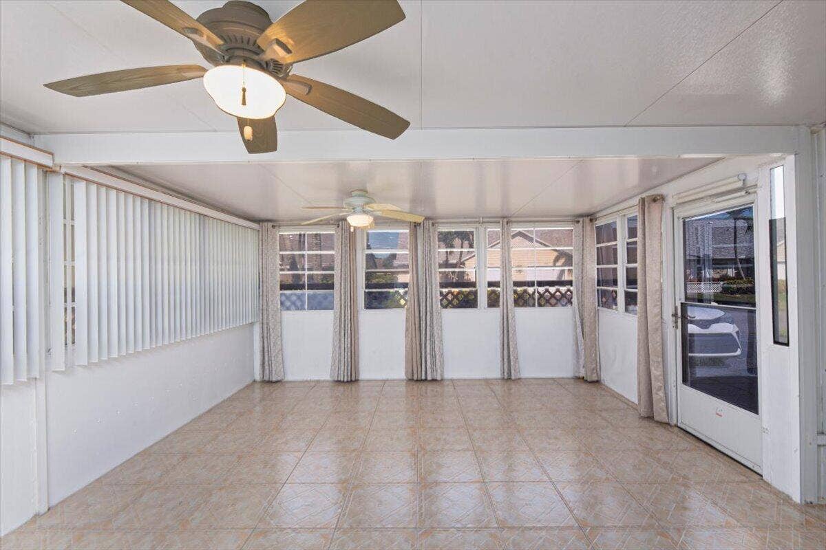 2610 SE Tropical E Circle, Port St Lucie, FL 34952 Sunroom/extra living space