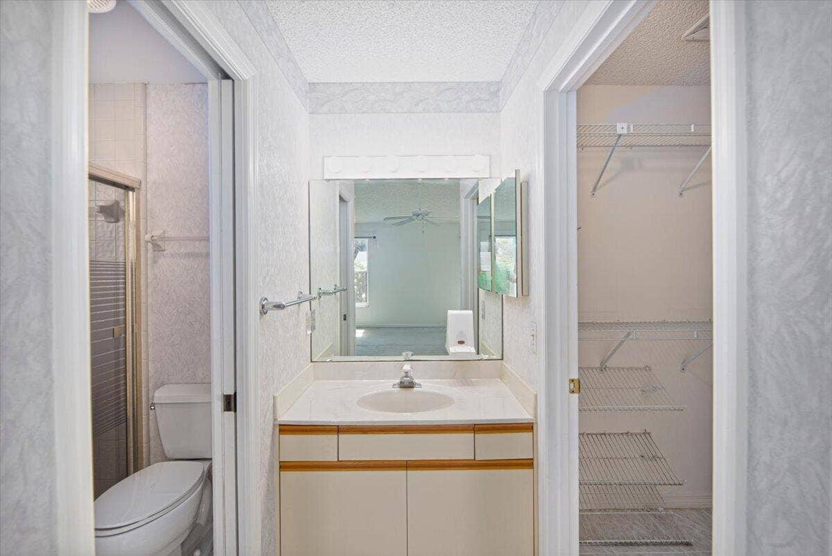 2610 SE Tropical E Circle, Port St Lucie, FL 34952 Master bathroom