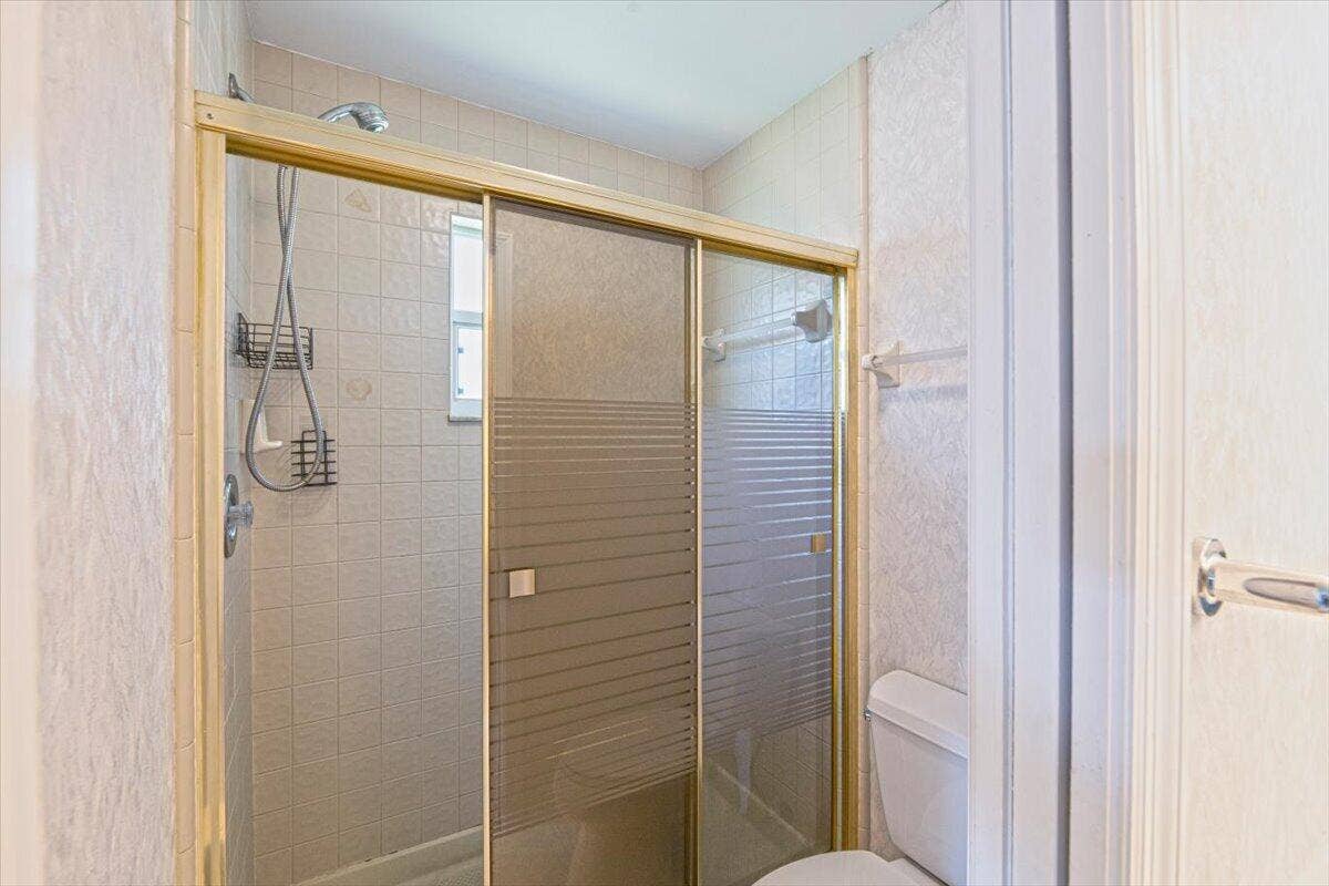 2610 SE Tropical E Circle, Port St Lucie, FL 34952 Master bathroom