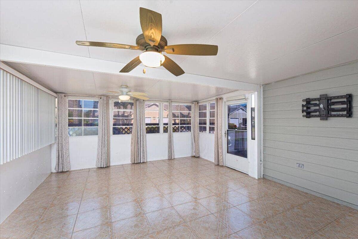 2610 SE Tropical E Circle, Port St Lucie, FL 34952 Sunroom/extra living space