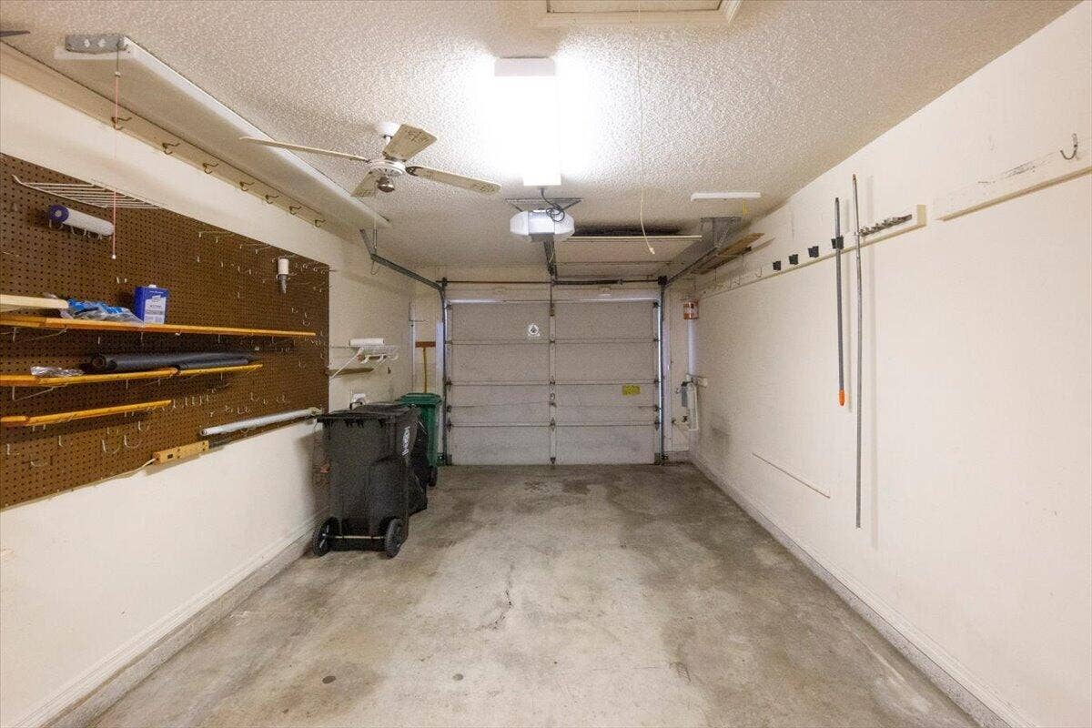 2610 SE Tropical E Circle, Port St Lucie, FL 34952 Garage