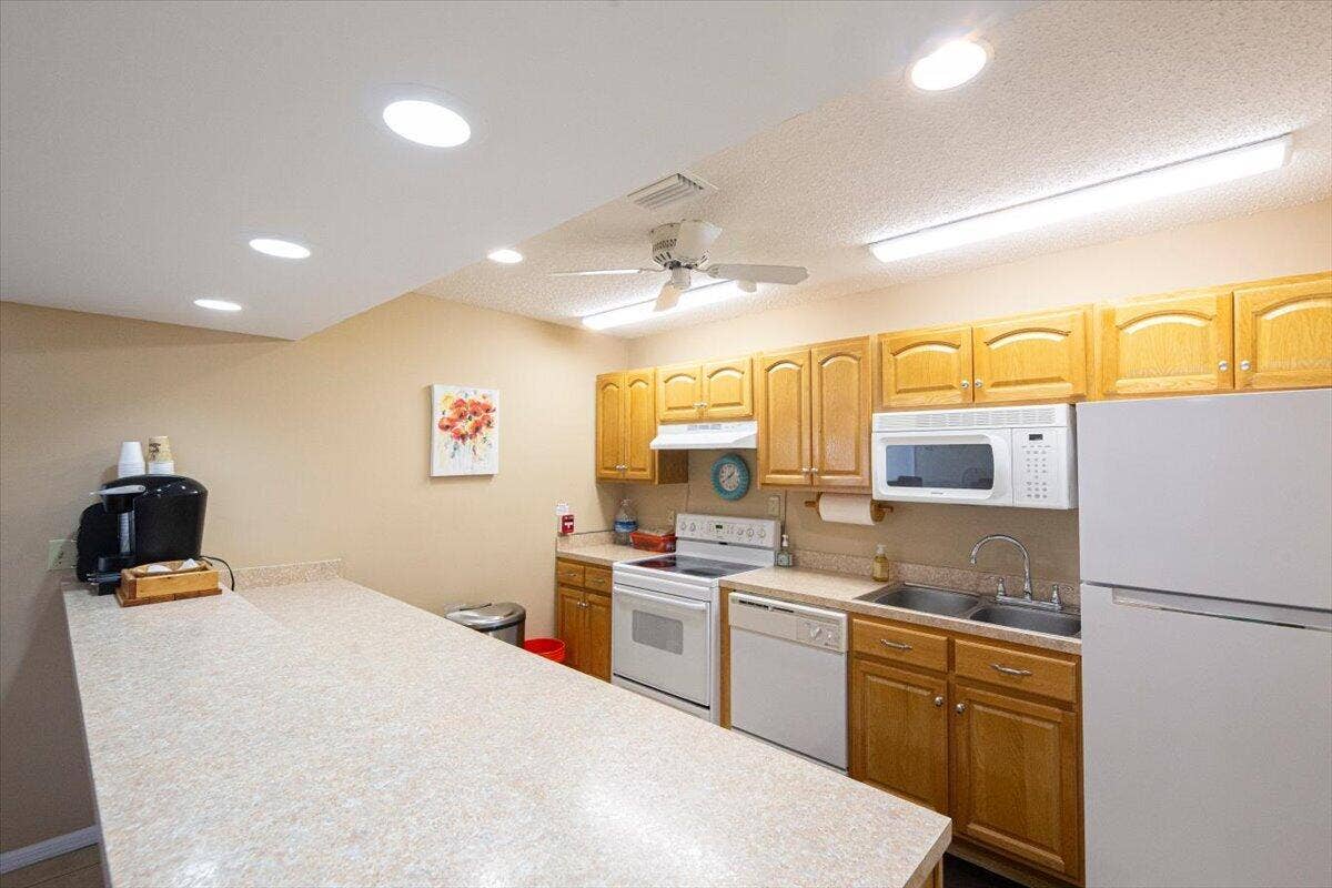 2610 SE Tropical E Circle, Port St Lucie, FL 34952 Kitchen