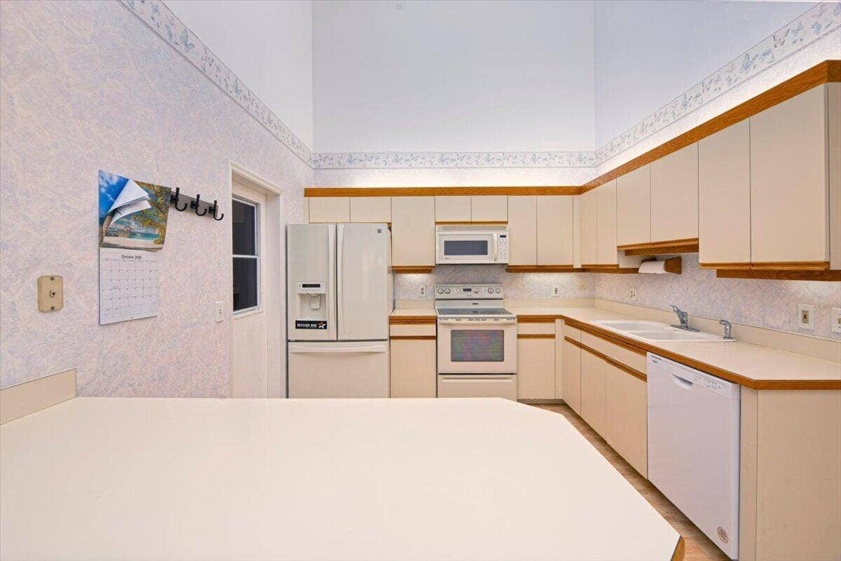 2610 SE Tropical E Circle, Port St Lucie, FL 34952 Kitchen