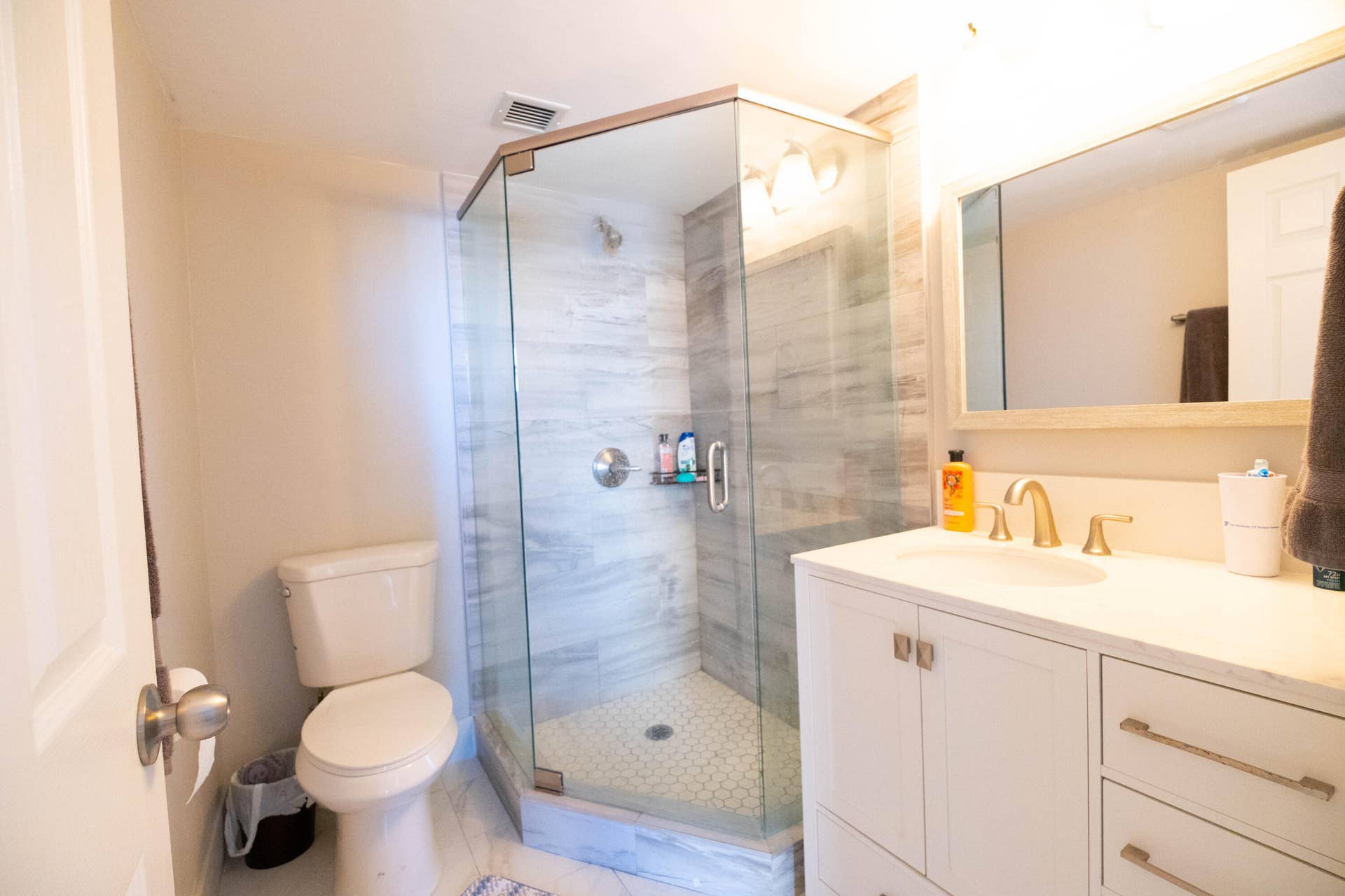 4 ROYAL PALM Way, #6050, Boca Raton, FL 33432 BOCA BAYOU 2ND BATHROOM