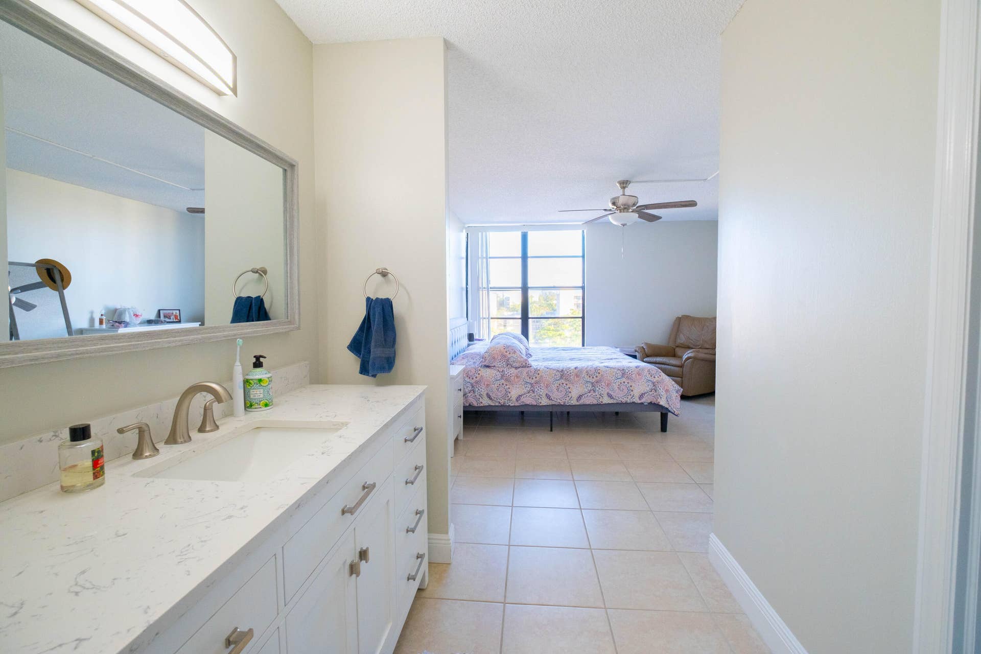 4 ROYAL PALM Way, #6050, Boca Raton, FL 33432 BOCA BAYOU MASTER BEDROOM VANITY