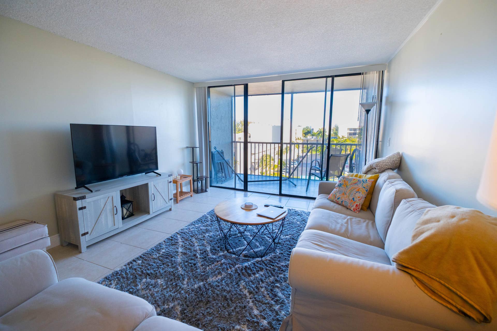 4 ROYAL PALM Way, #6050, Boca Raton, FL 33432 BOCA BAYOU LIVINGROOM