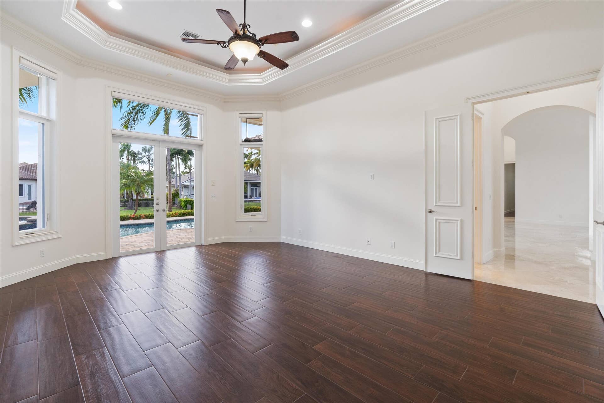 Primary Suite w Porcelain Floors