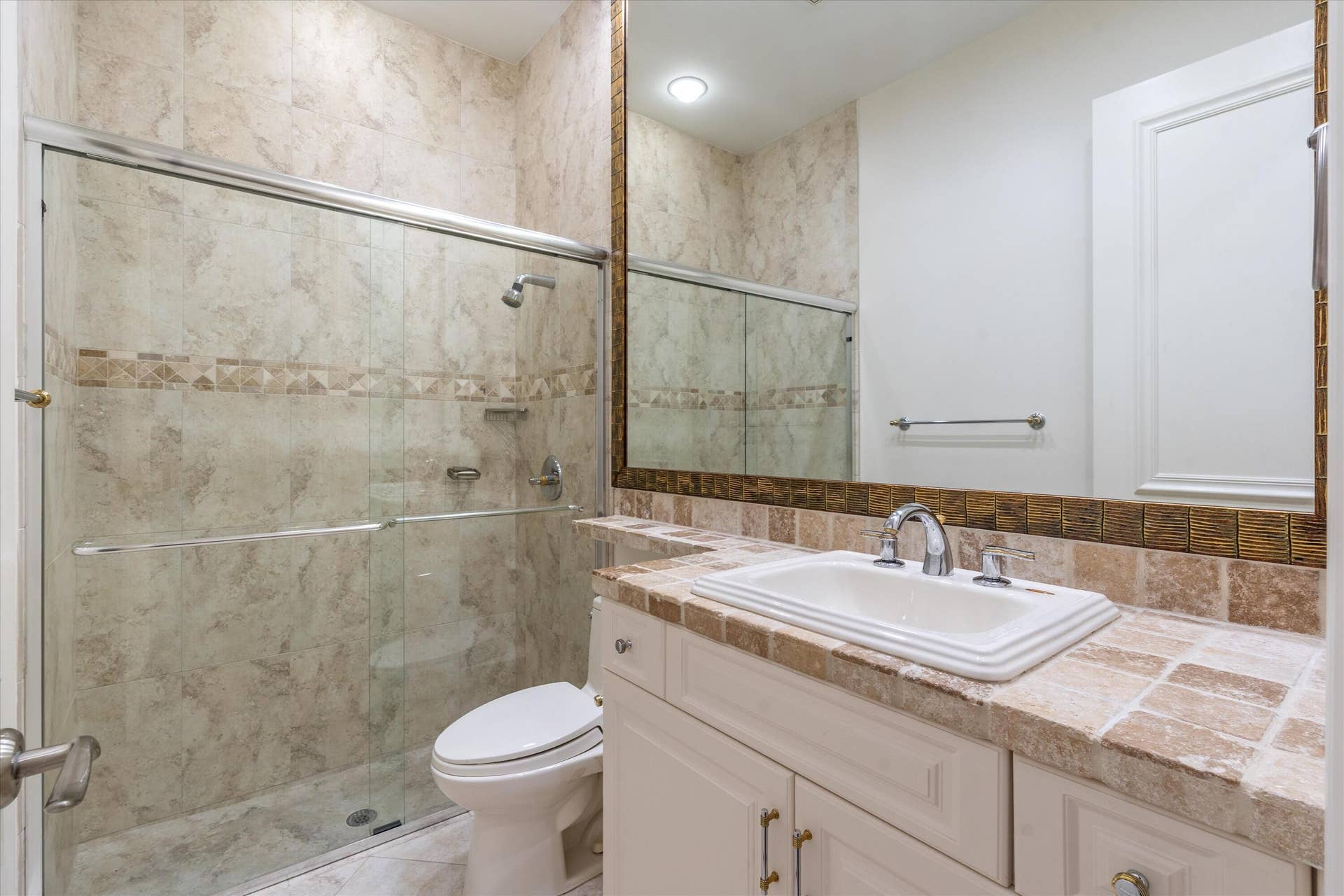 Private En Suite Bath 2