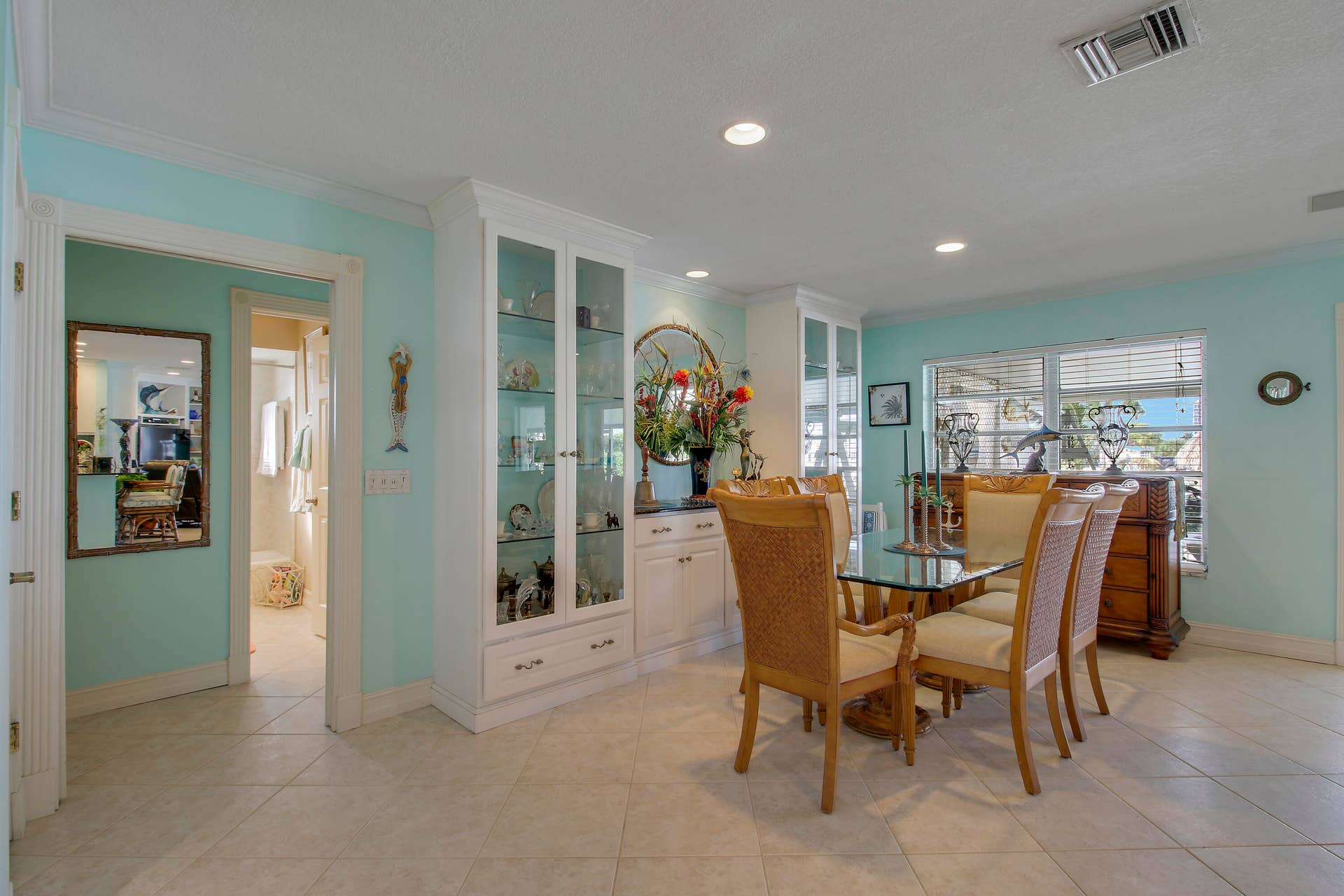110 Shore Drive, Riviera Beach, FL 33404 Dining Area