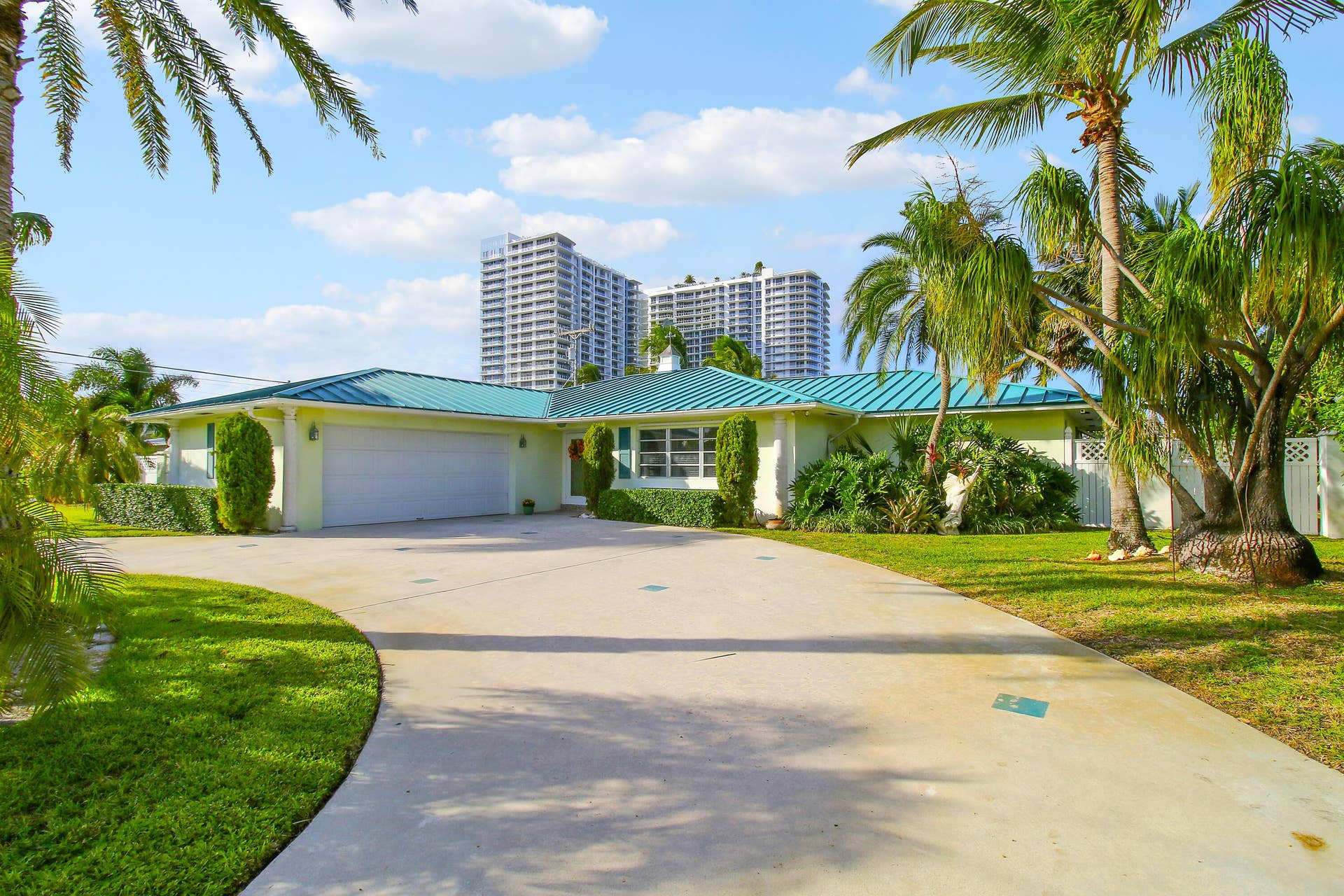 110 Shore Drive, Riviera Beach, FL 33404 Front