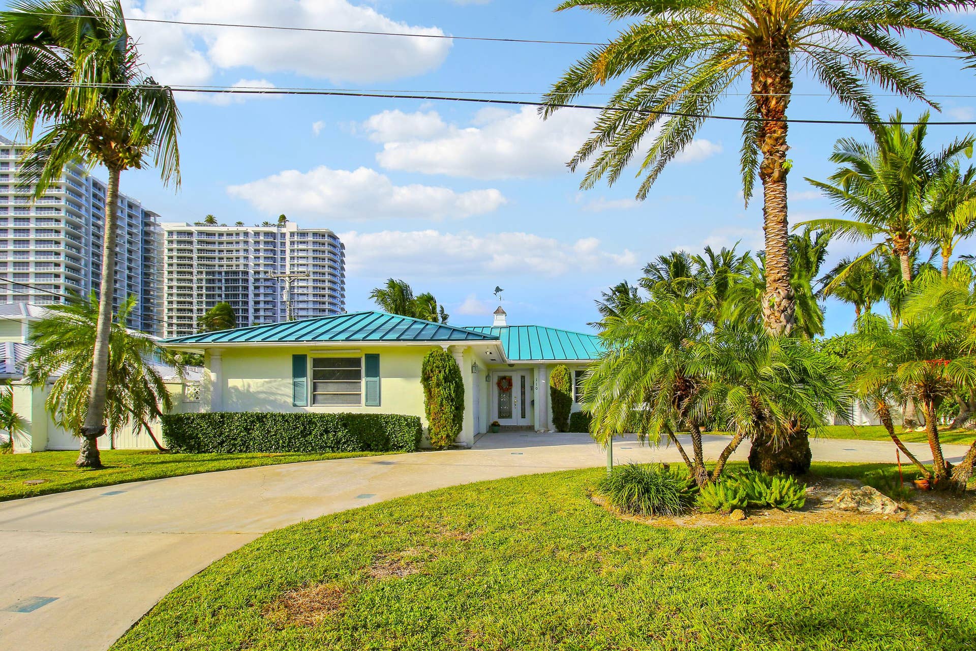 110 Shore Drive, Riviera Beach, FL 33404 Front