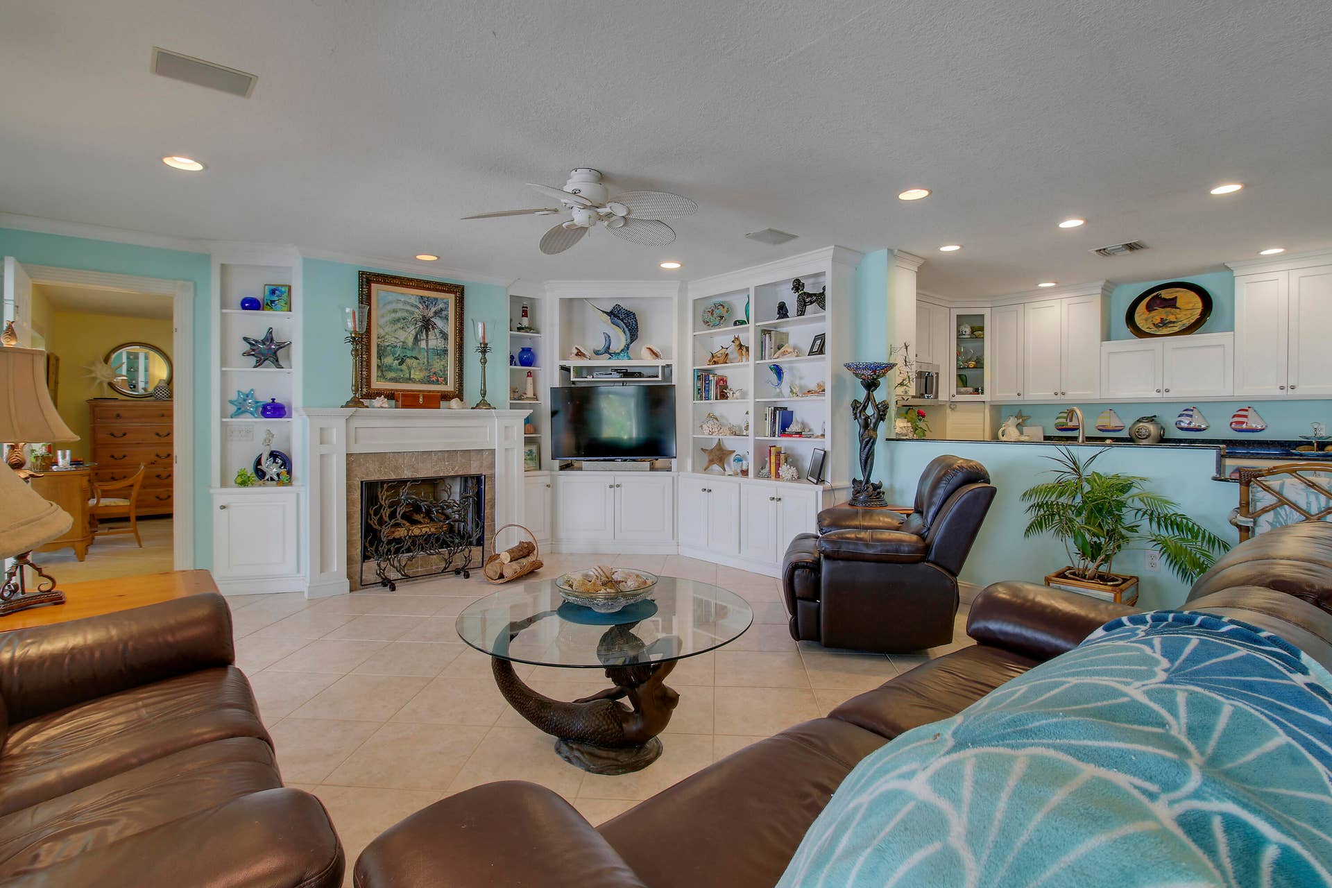 110 Shore Drive, Riviera Beach, FL 33404 Living Area