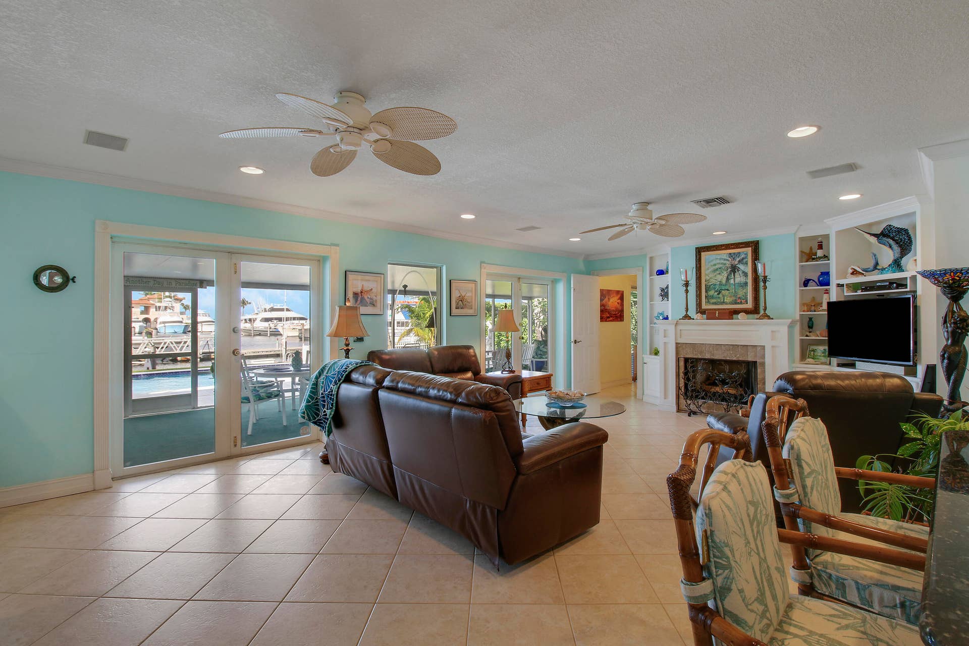 110 Shore Drive, Riviera Beach, FL 33404 Living Area
