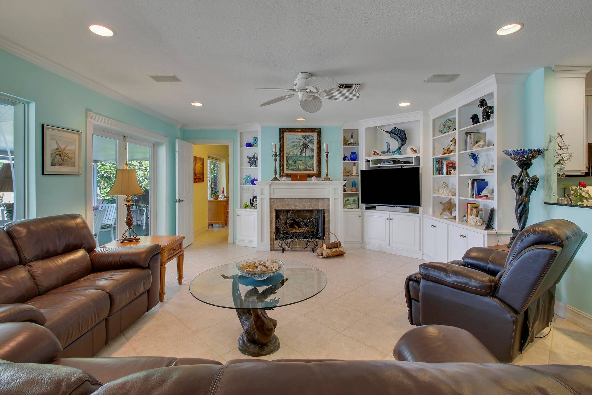 110 Shore Drive, Riviera Beach, FL 33404 Living Area