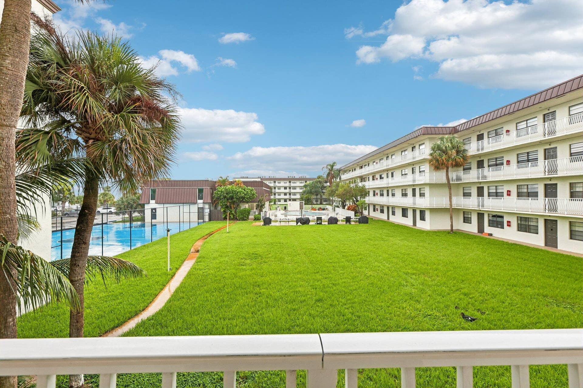 500 NE 2nd Street, #204, Dania Beach, FL 33004 22_Community-Courtyard_Original-002