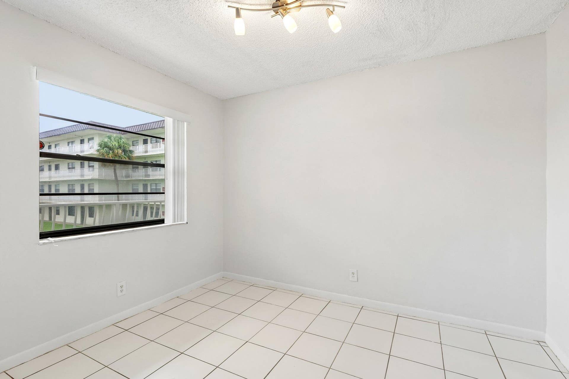 500 NE 2nd Street, #204, Dania Beach, FL 33004 08_Dining-Area-Window-Angle_Original-007