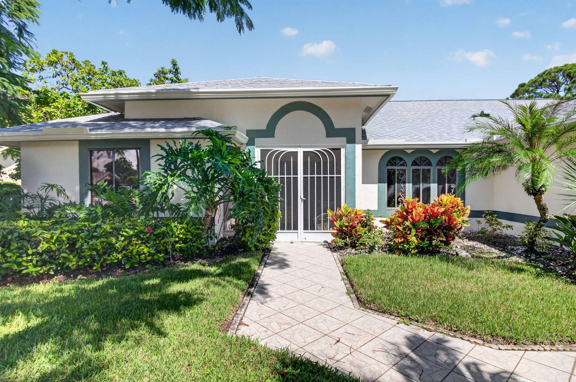 2915 Riviera Drive, Delray Beach, FL 33445 Entryway