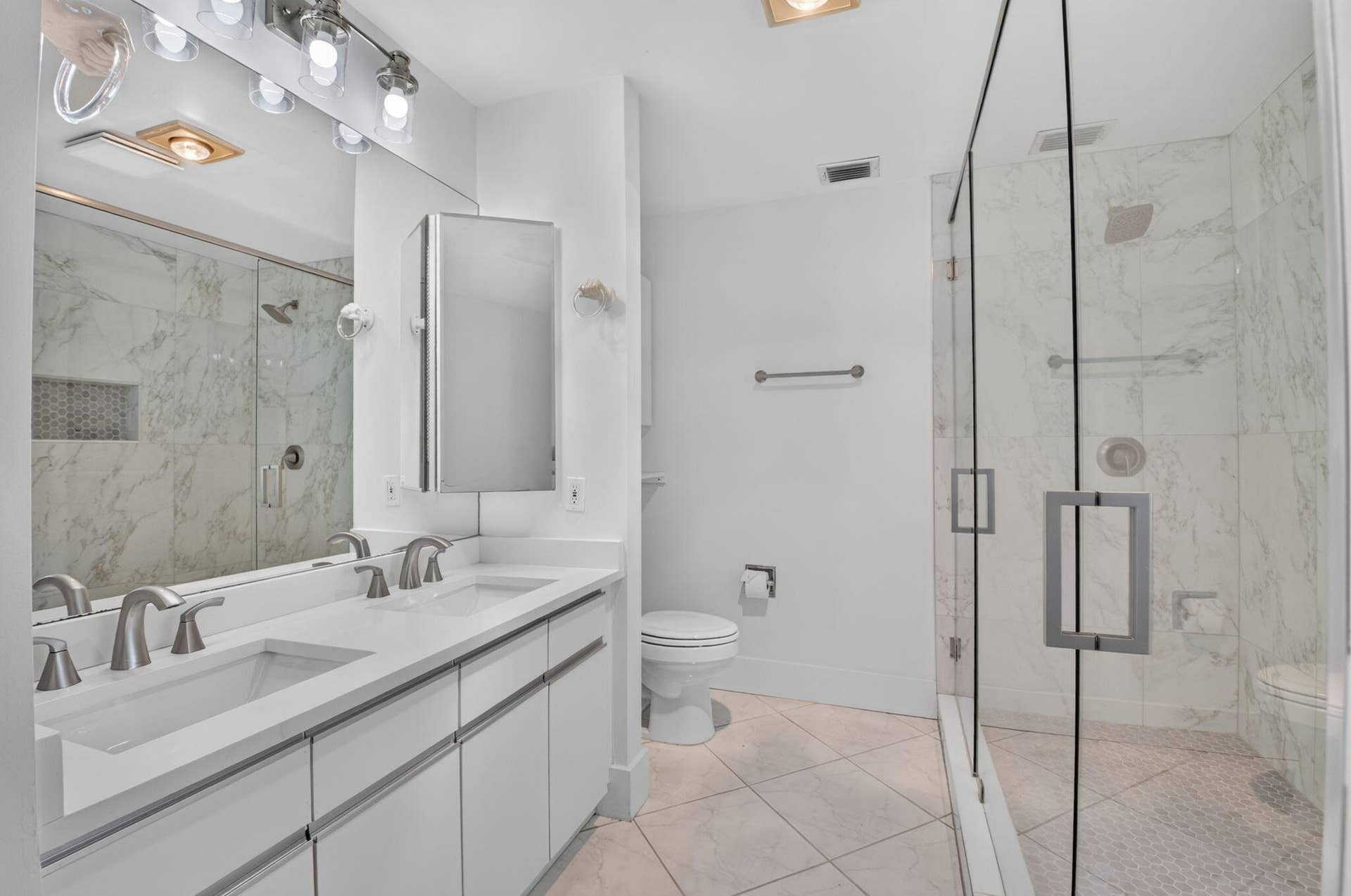 2915 Riviera Drive, Delray Beach, FL 33445 Primary Bathroom