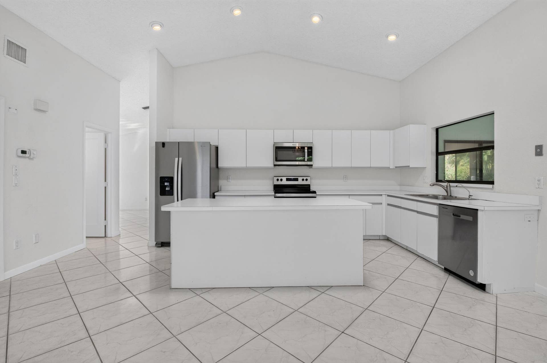 2915 Riviera Drive, Delray Beach, FL 33445 Kitchen