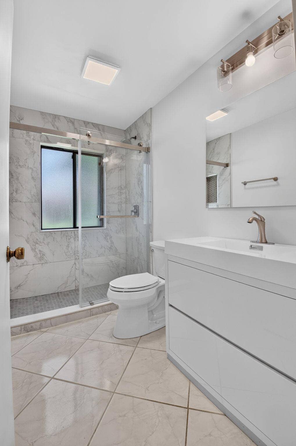 2915 Riviera Drive, Delray Beach, FL 33445 Guest Bath