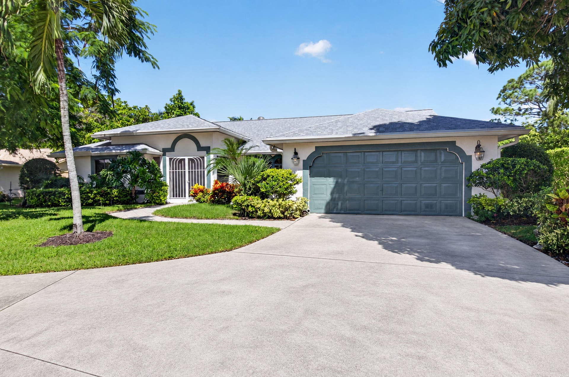 2915 Riviera Drive, Delray Beach, FL 33445 Front