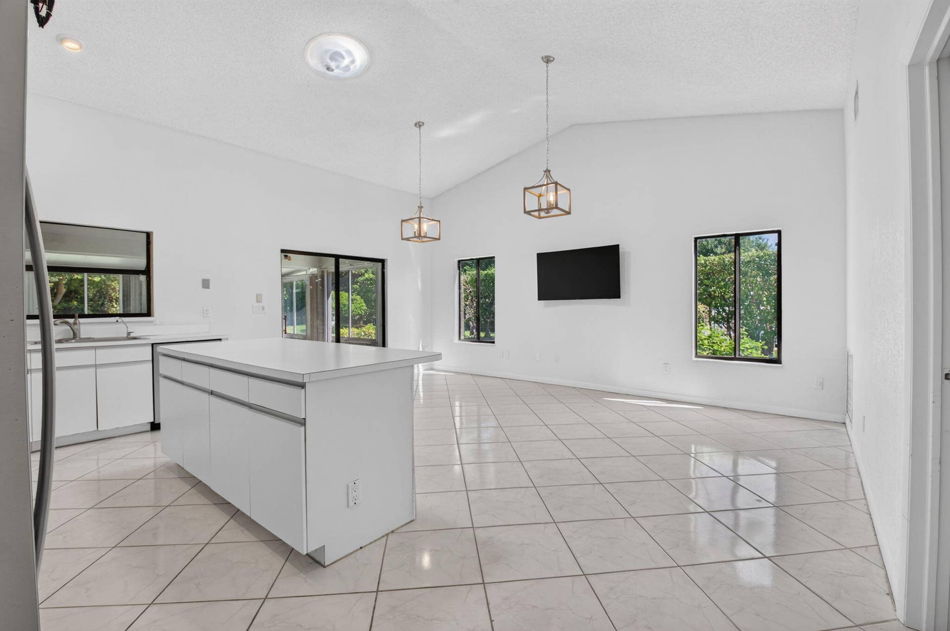 2915 Riviera Drive, Delray Beach, FL 33445 Kitchen - Family Room