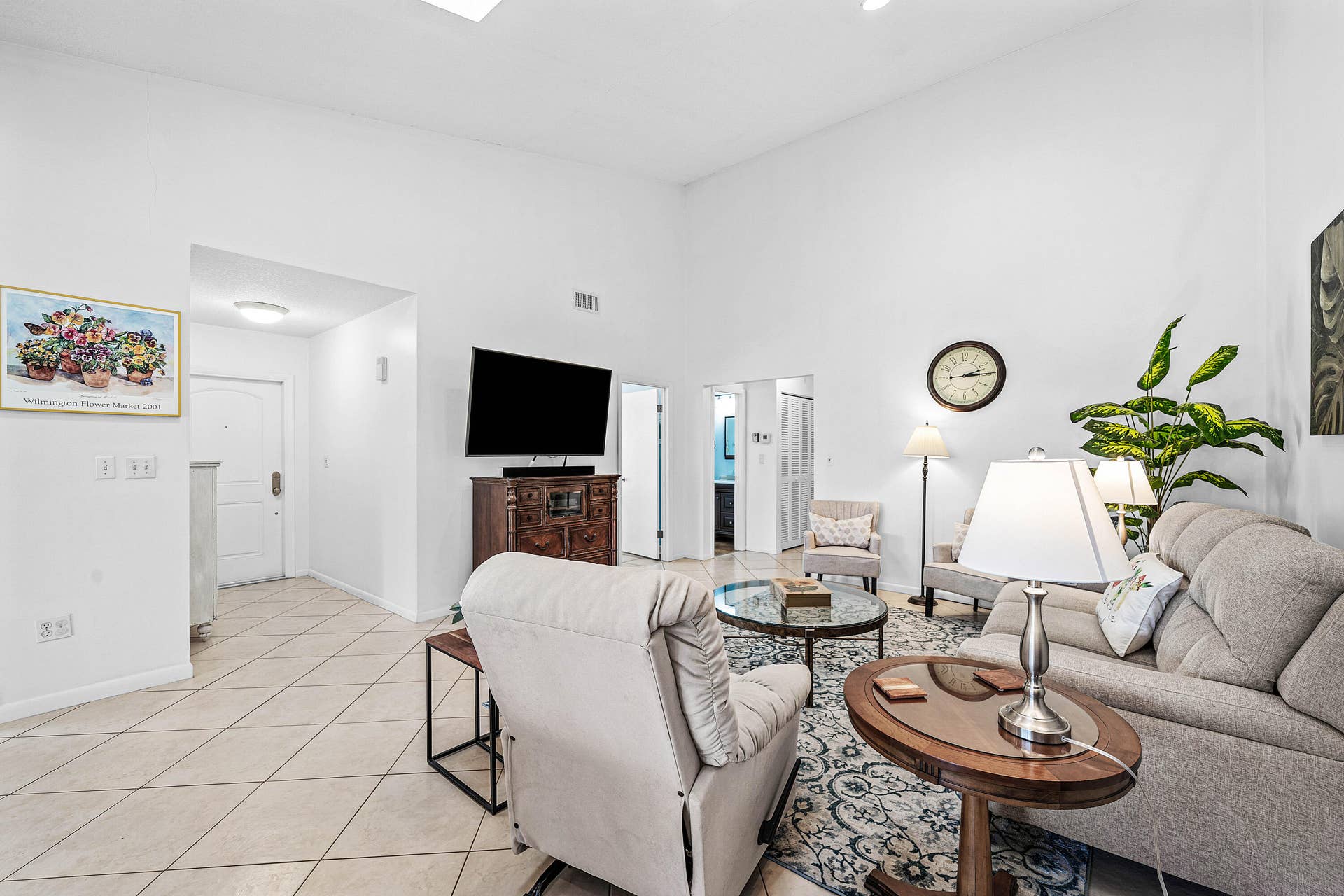 503 SW 29TH Avenue, Delray Beach, FL 33445 Vaulted ceilings, large-format ceramic tile flooring, and recessed lighting