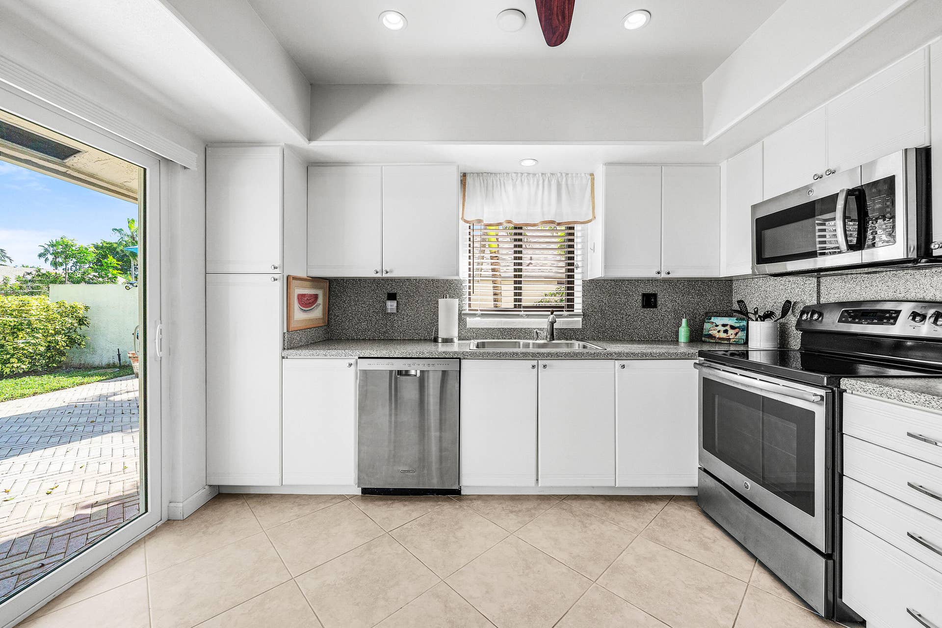 503 SW 29TH Avenue, Delray Beach, FL 33445 Kitchen