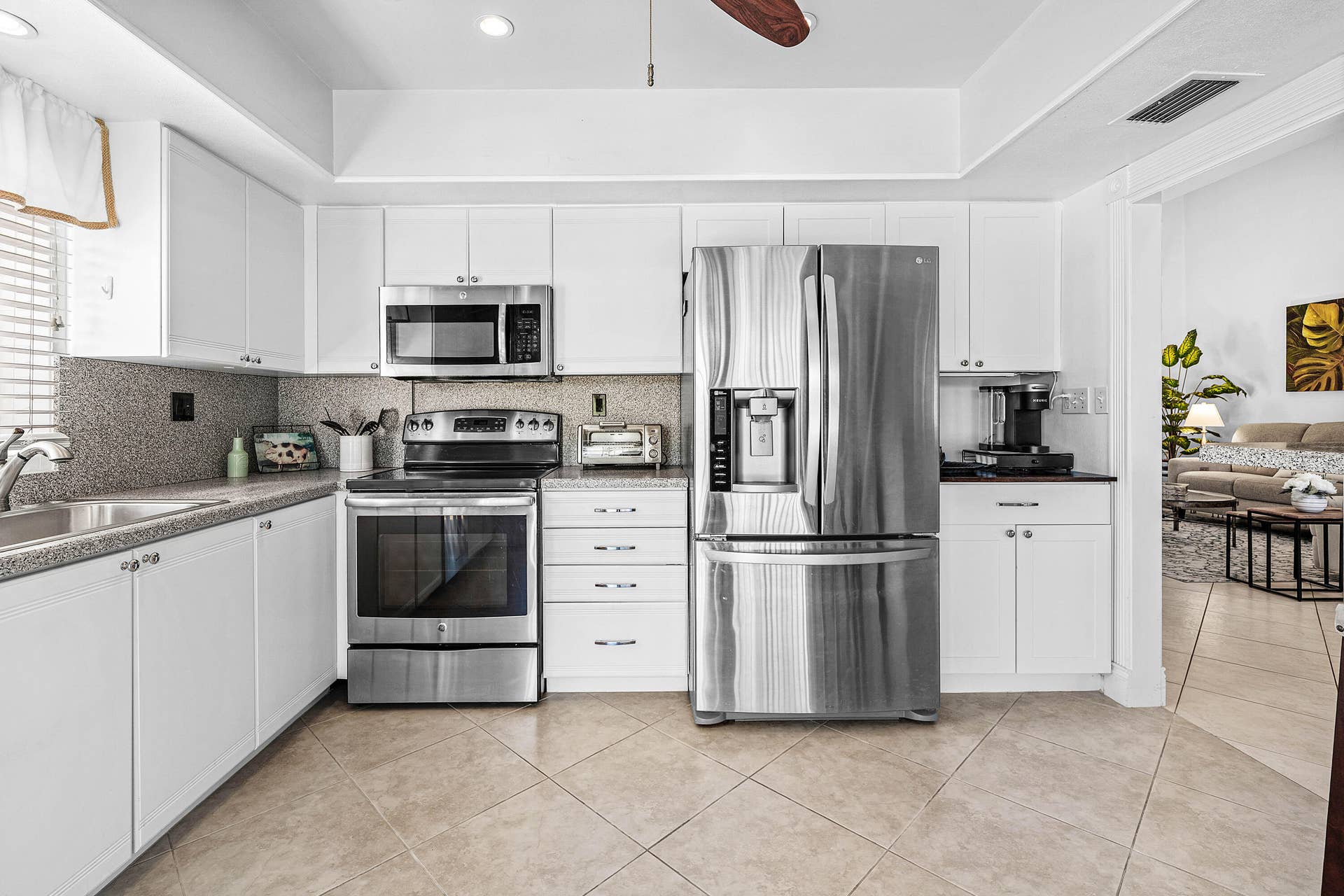 503 SW 29TH Avenue, Delray Beach, FL 33445 Kitchen