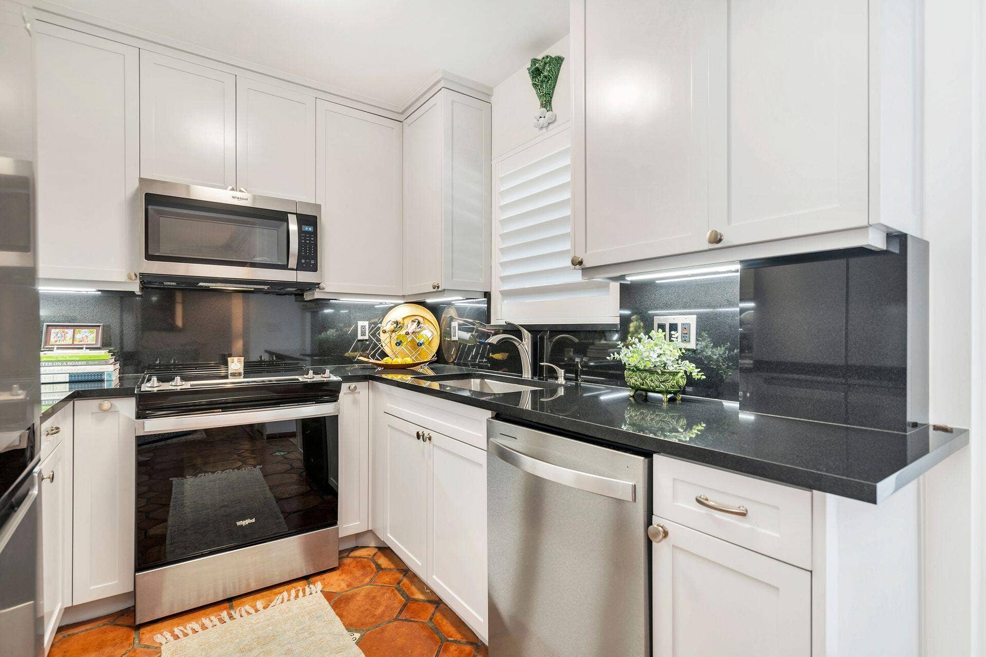 401 PERUVIAN Avenue, #1040, Palm Beach, FL 33480 8
