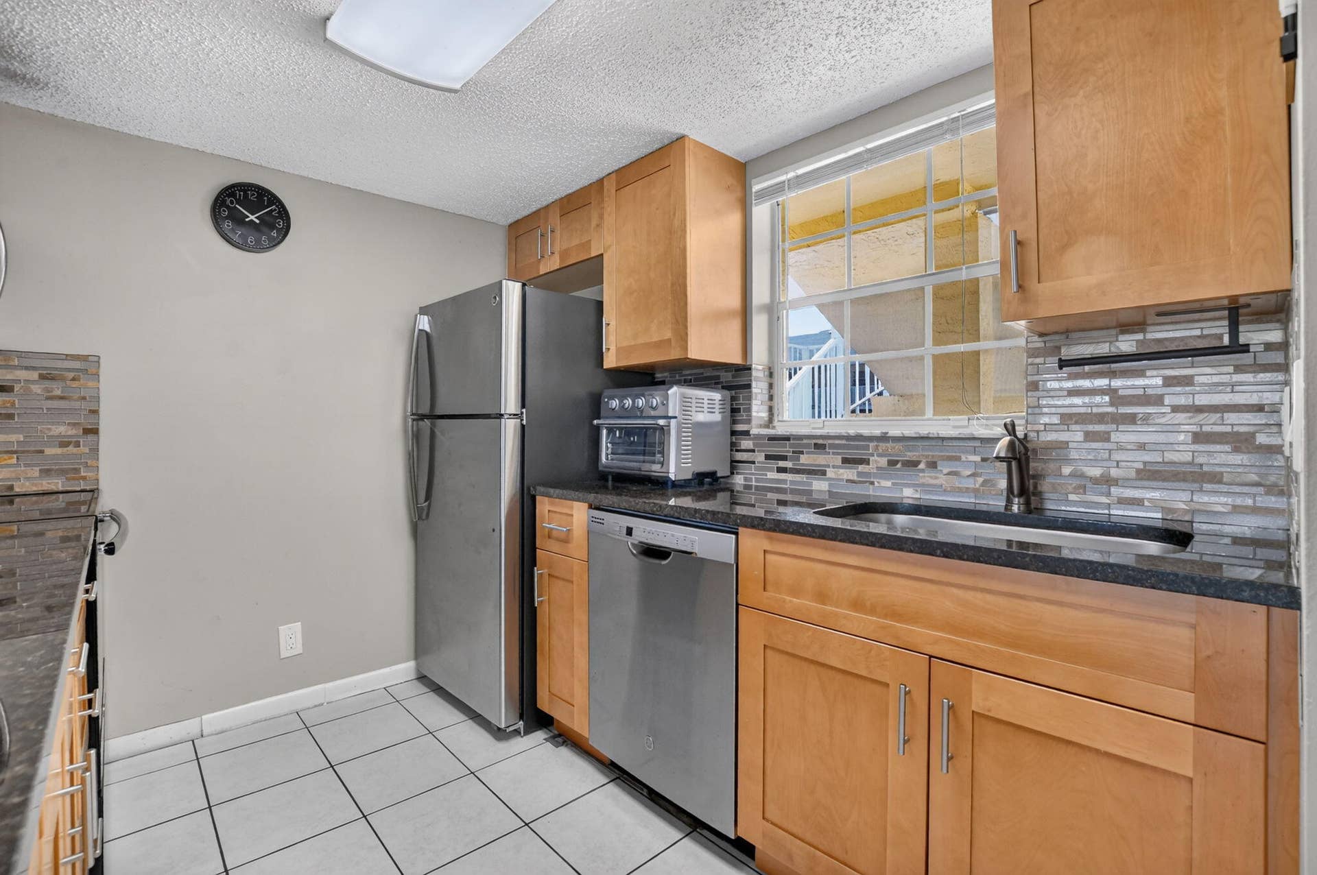 6284 La Costa Drive, #E, Boca Raton, FL 33433 Kitchen