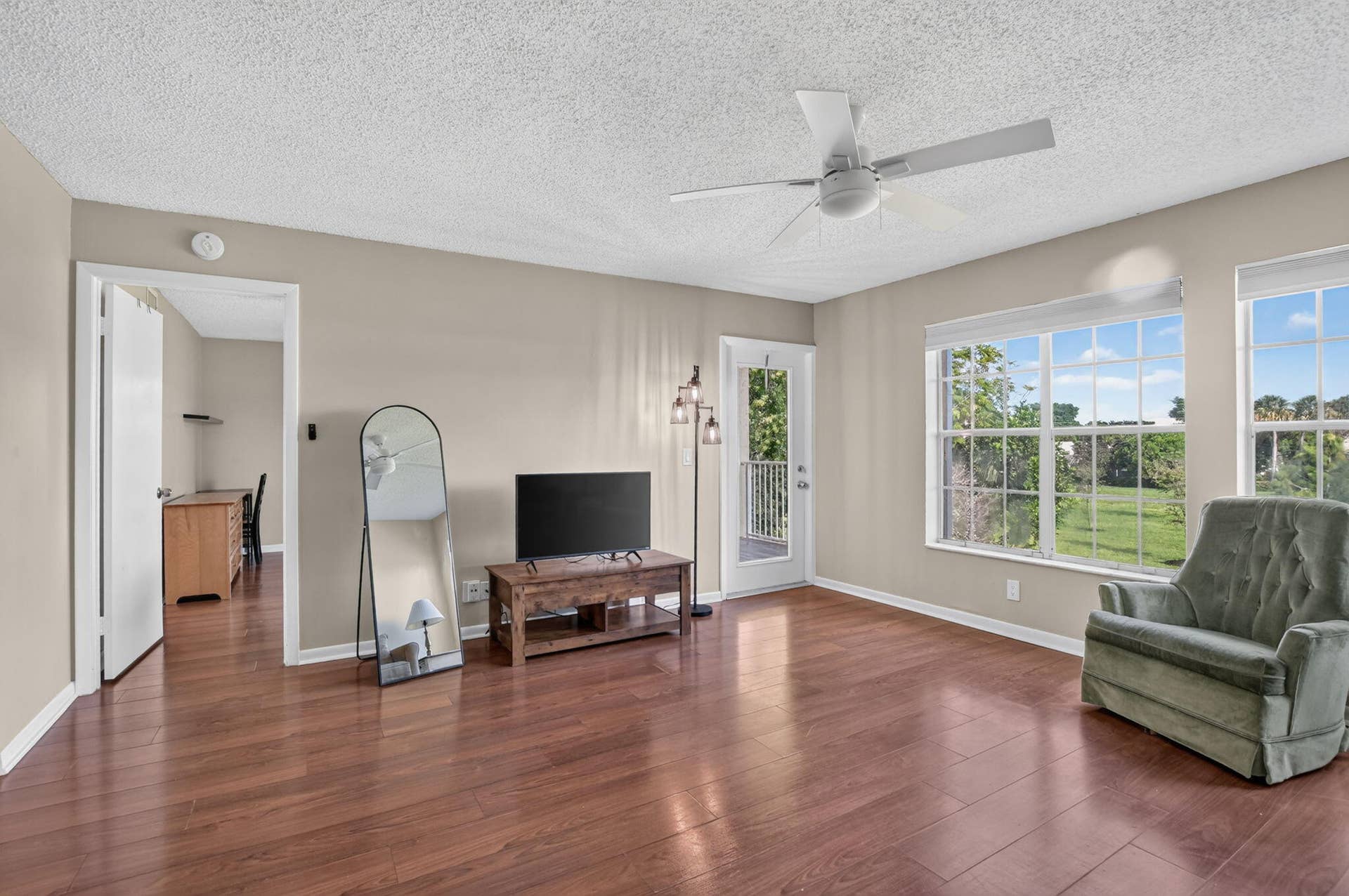 6284 La Costa Drive, #E, Boca Raton, FL 33433 Living room