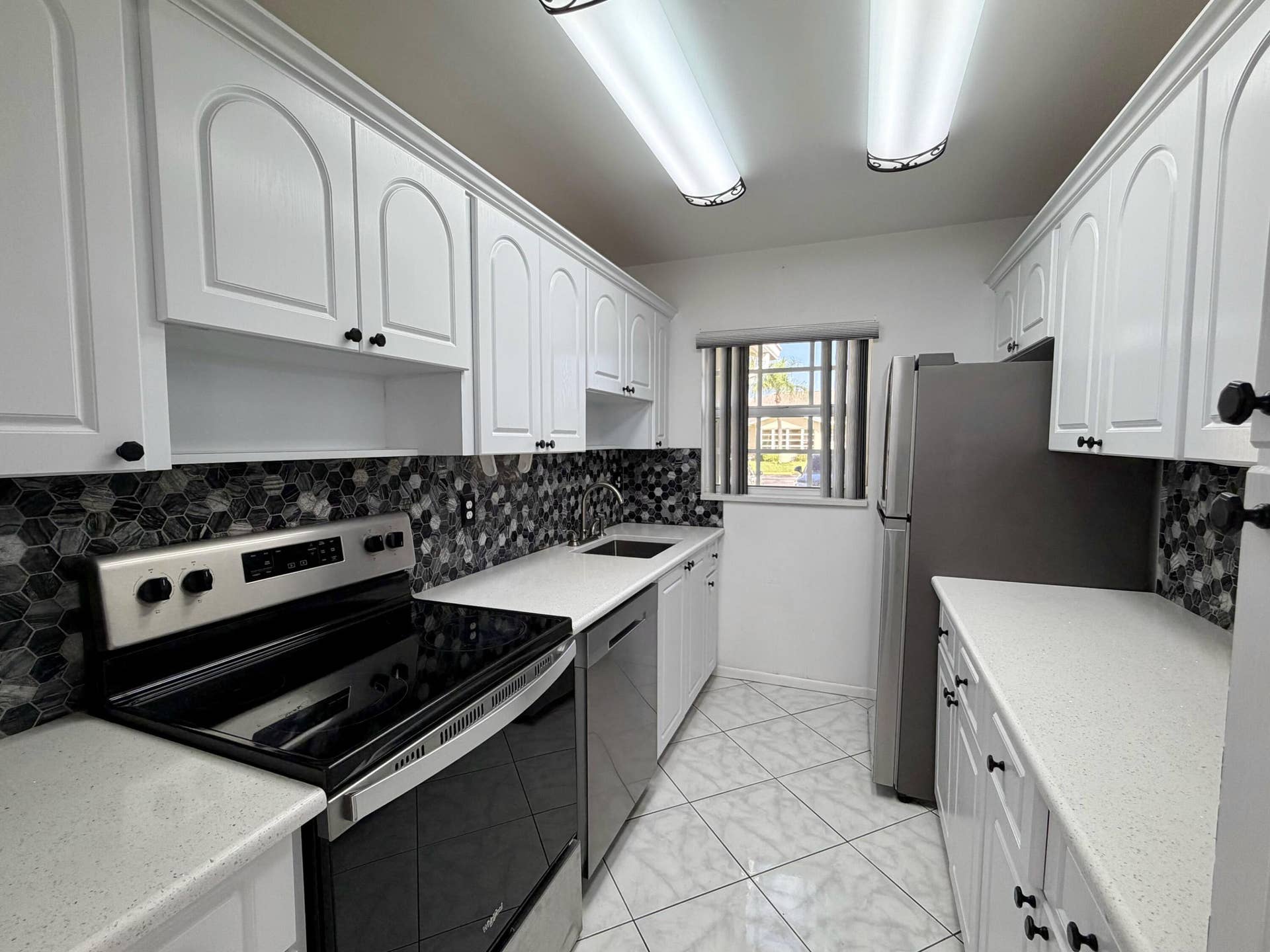 5289 LAKEFRONT Boulevard, #C, Delray Beach, FL 33484 Kitchen