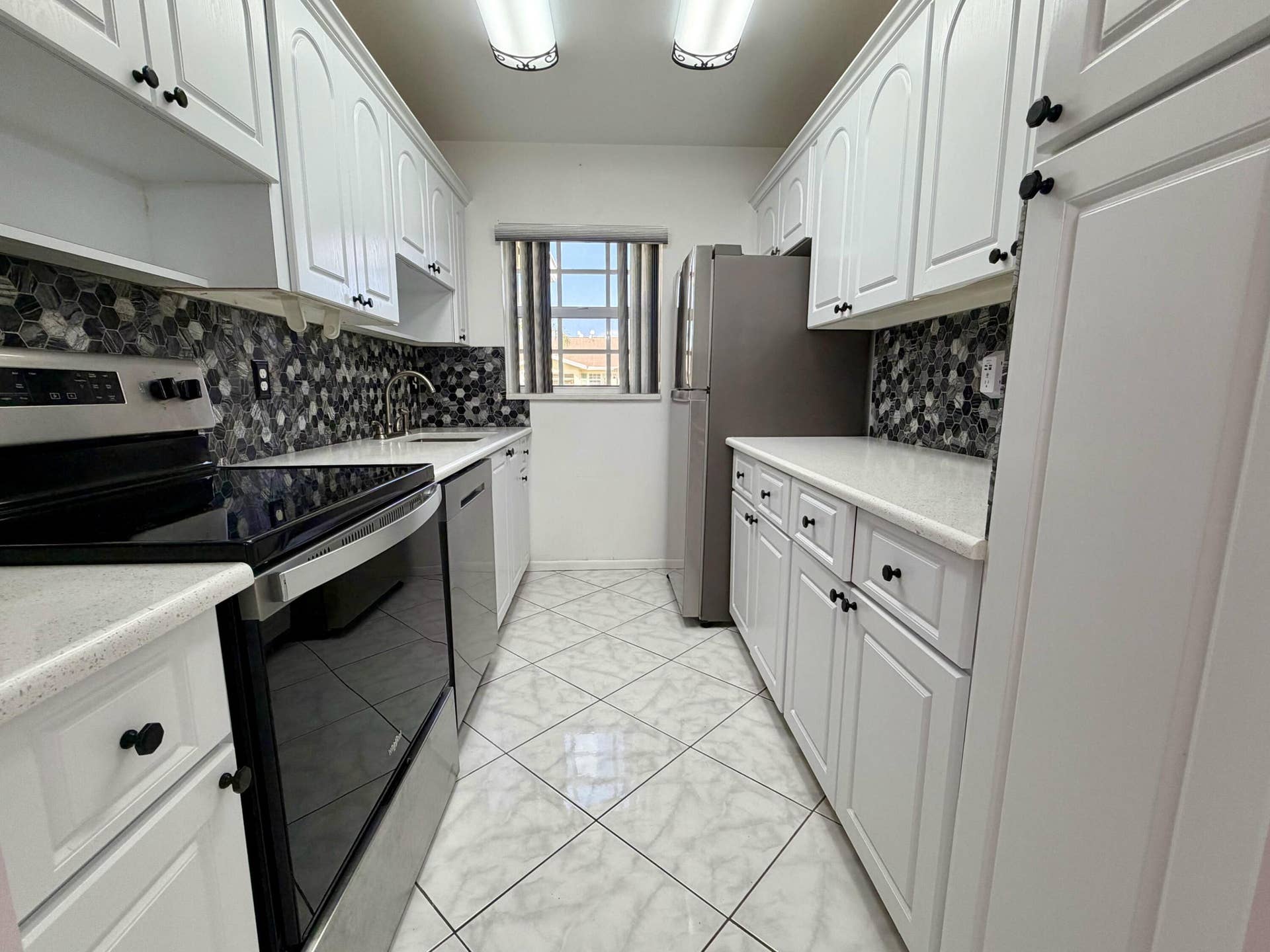 5289 LAKEFRONT Boulevard, #C, Delray Beach, FL 33484 Kitchen