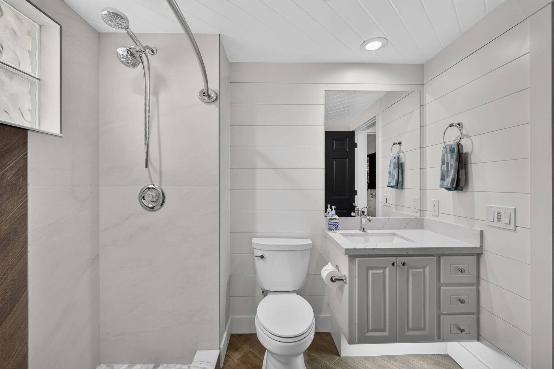 1st Floor Full Bath.