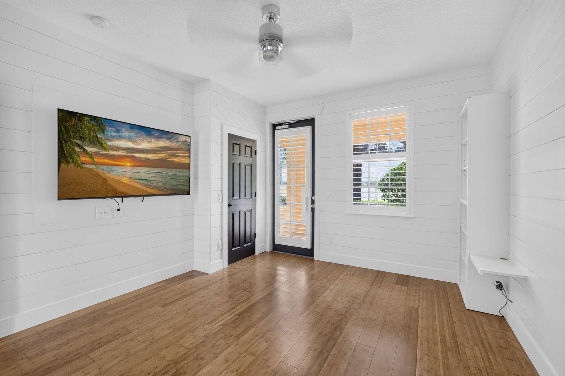 1st Floor Bedroom:Office.