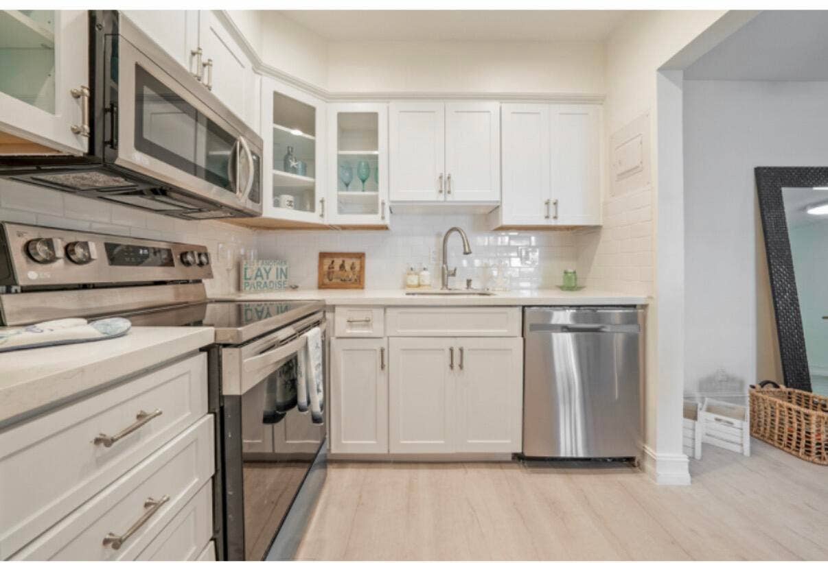170 Cypress Club Drive, #702, Pompano Beach, FL 33060 Kitchen