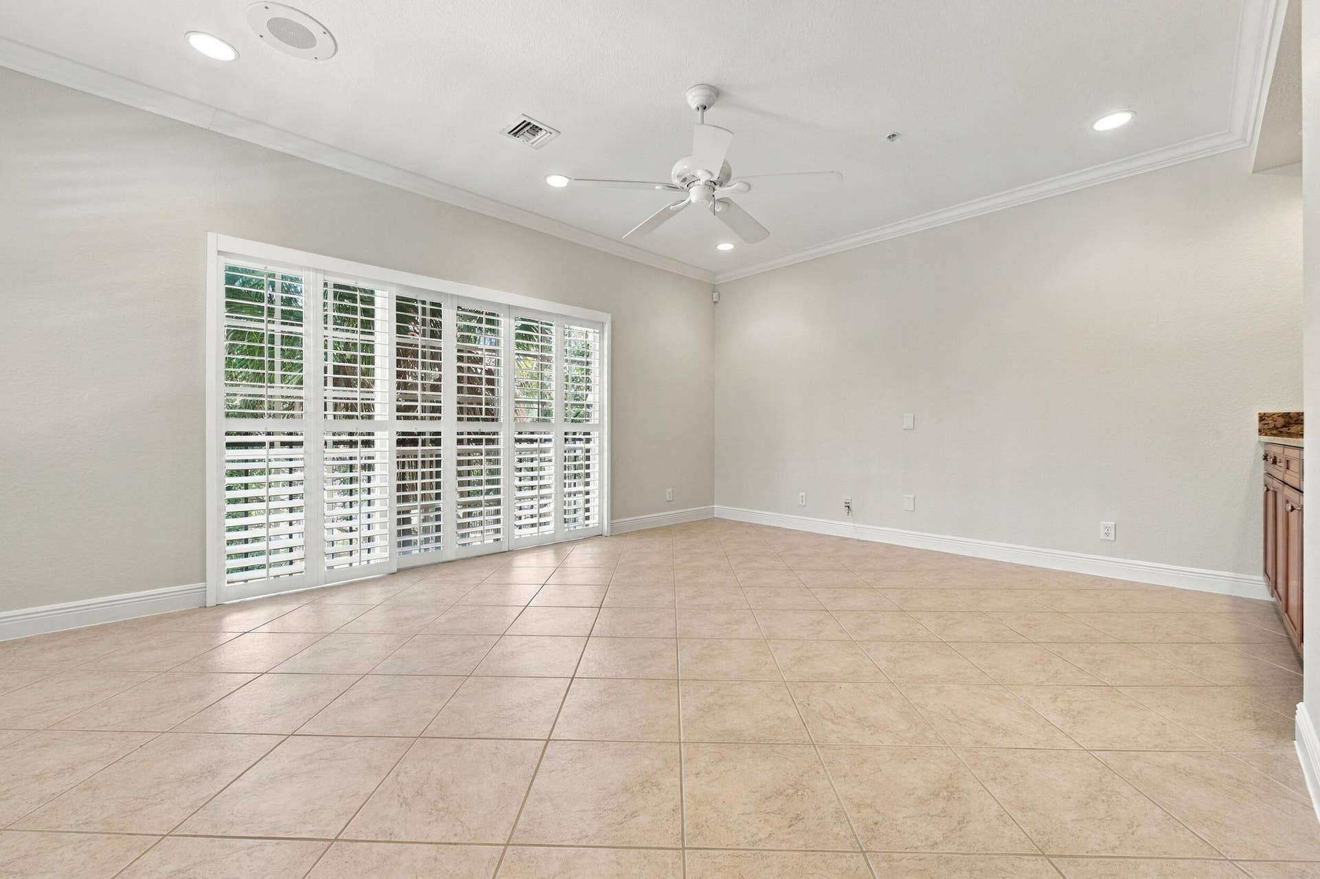 601 S Federal Highway, #25, Lake Worth, FL 33460 Living room