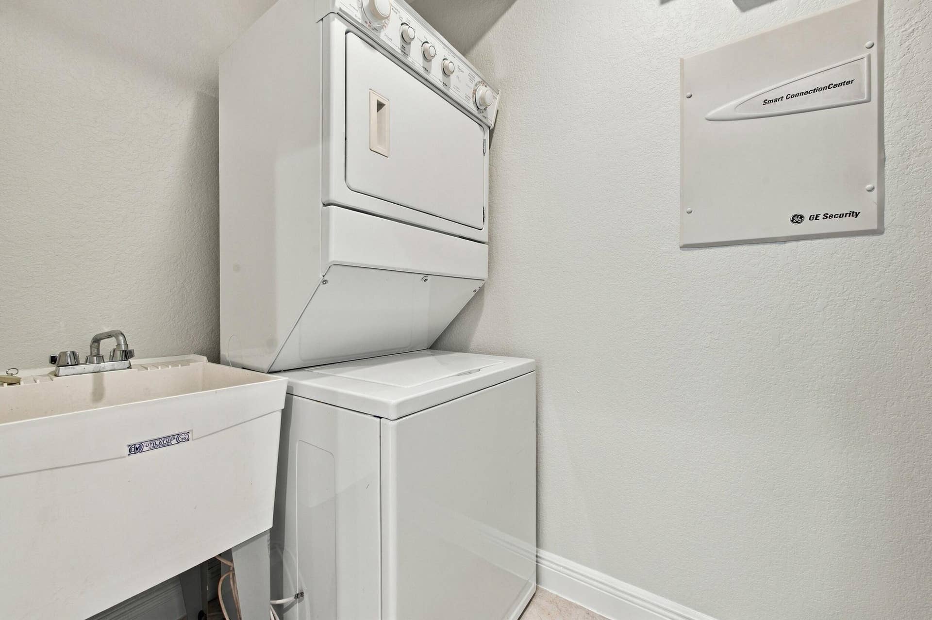 601 S Federal Highway, #25, Lake Worth, FL 33460 Laundry